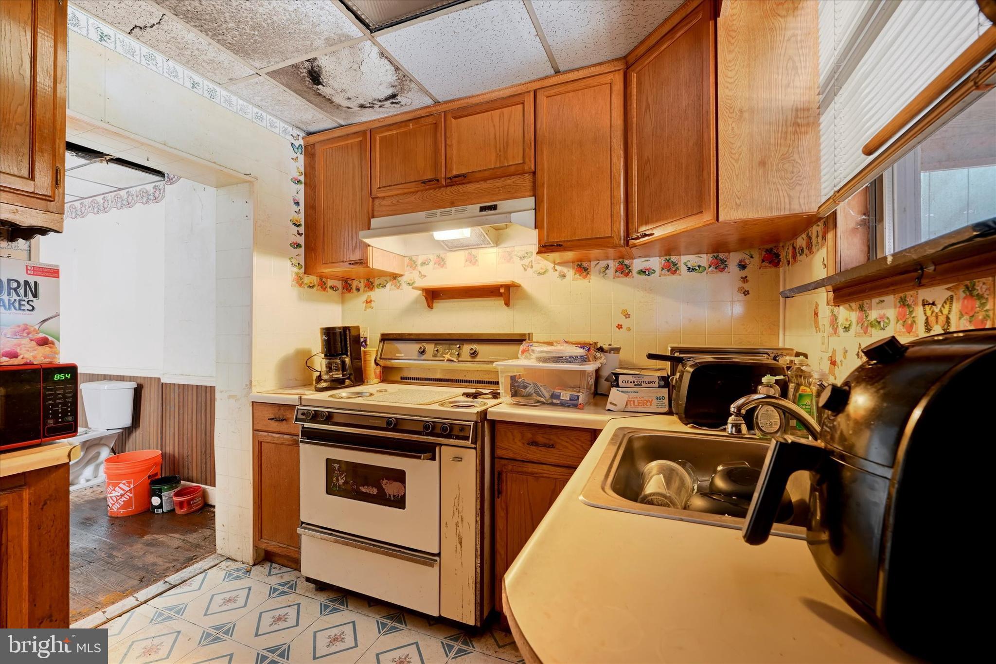 729 E 37TH STREET