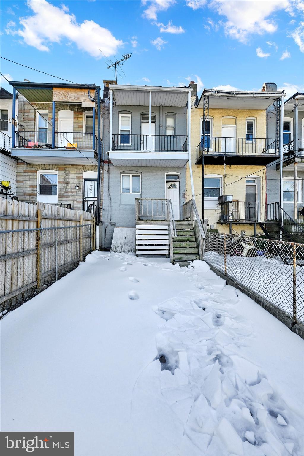 3408 E FAIRMOUNT AVENUE