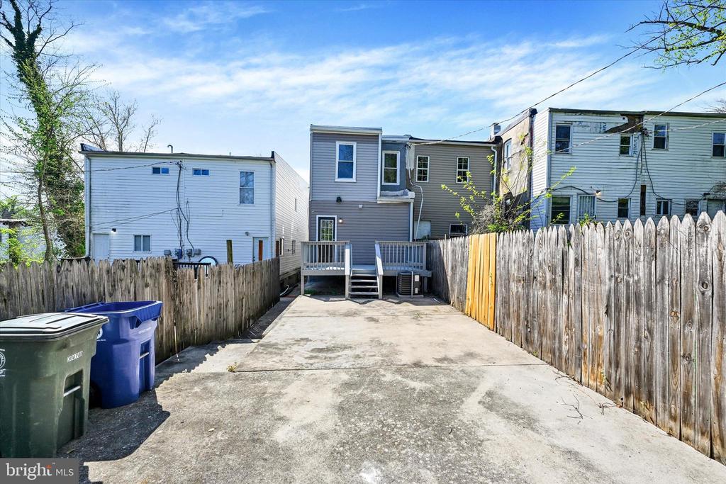 2423 DENISON STREET