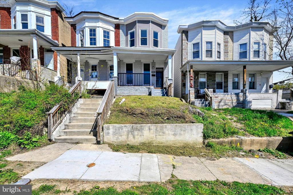 2423 DENISON STREET