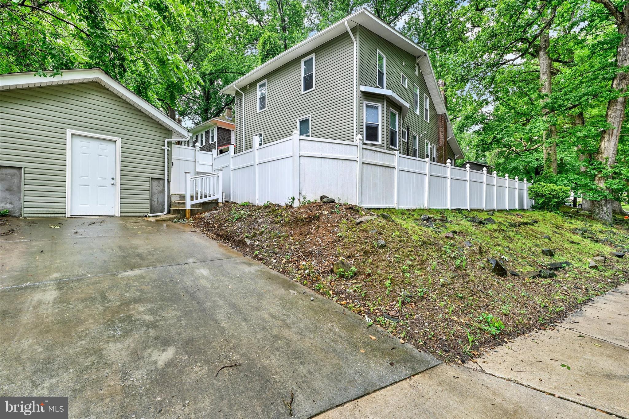 2807 LAWINA ROAD