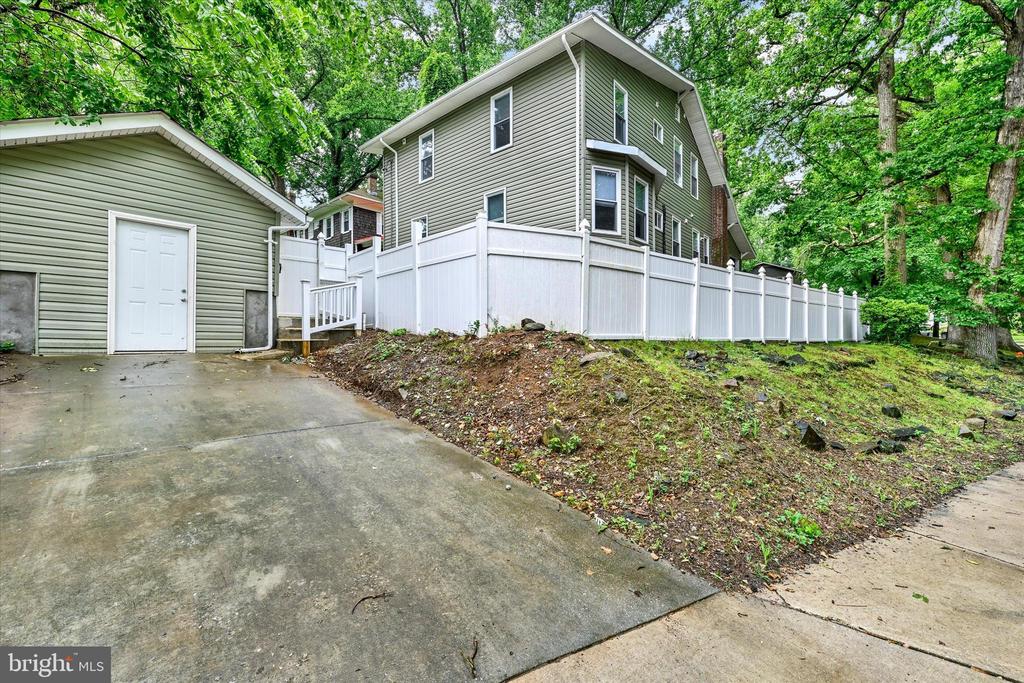 2807 LAWINA ROAD