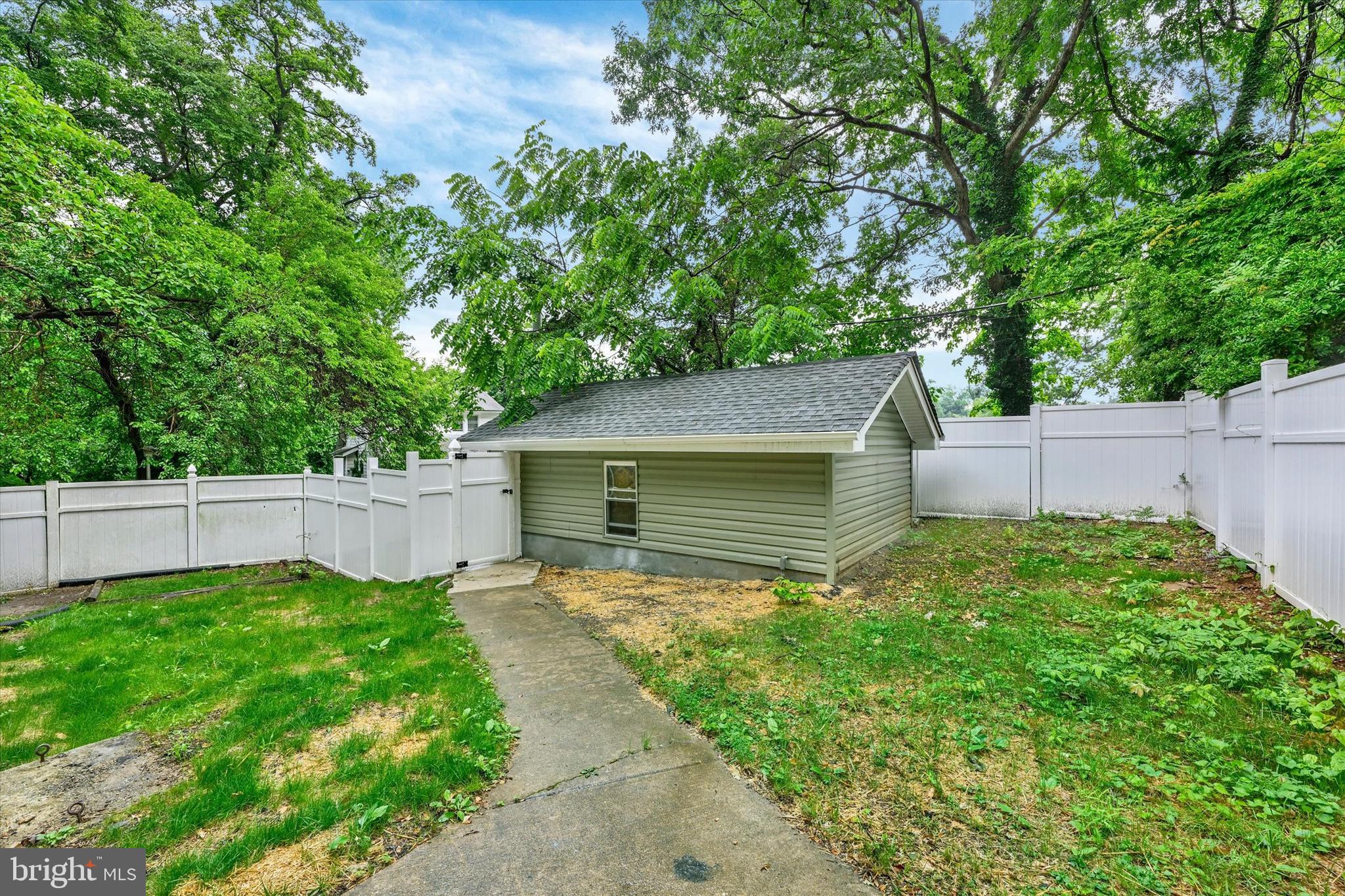 2807 LAWINA ROAD