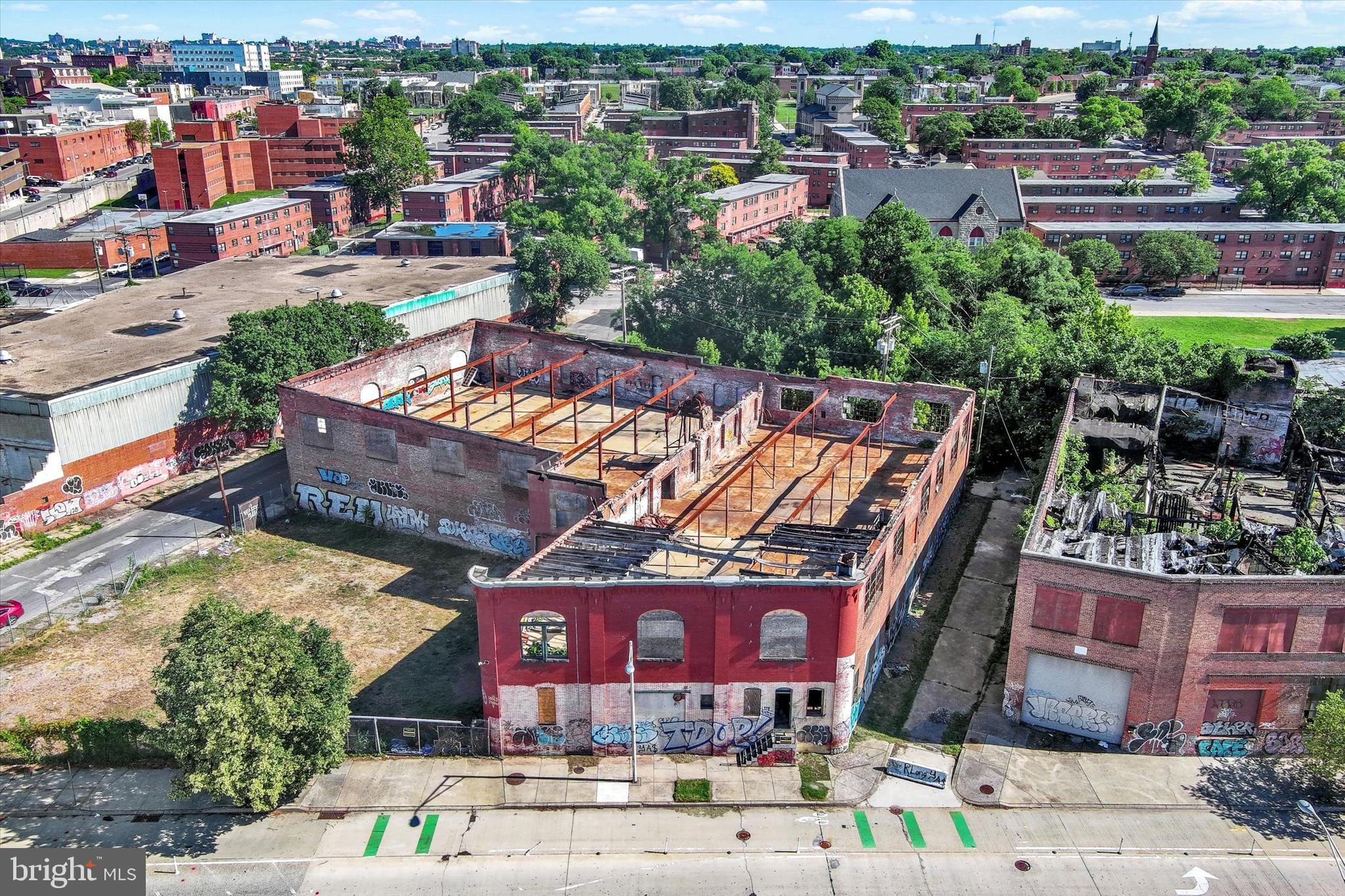 914 E MONUMENT STREET