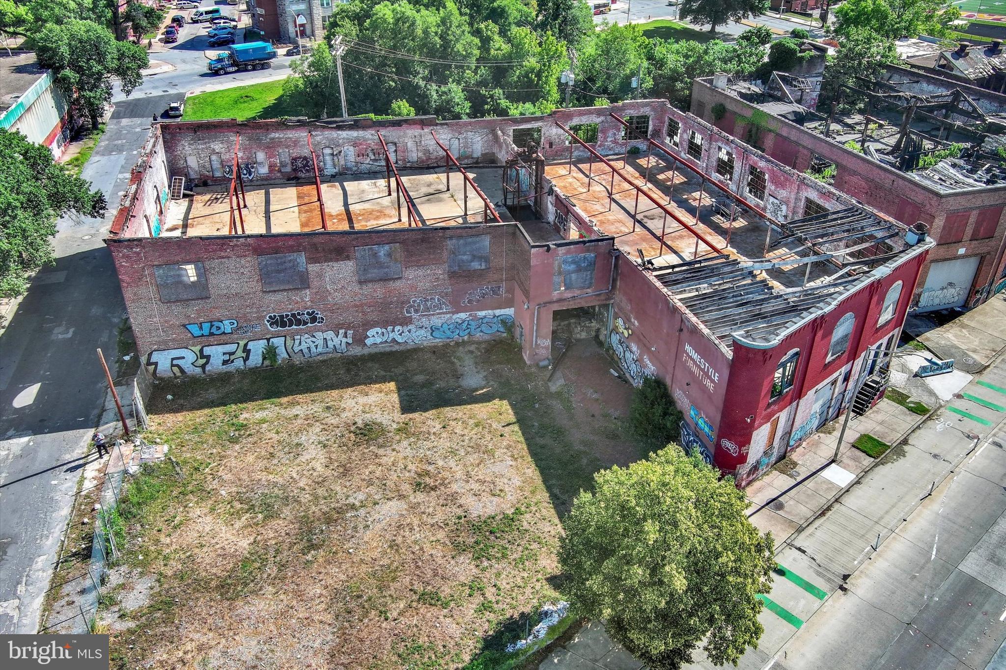 914 E MONUMENT STREET