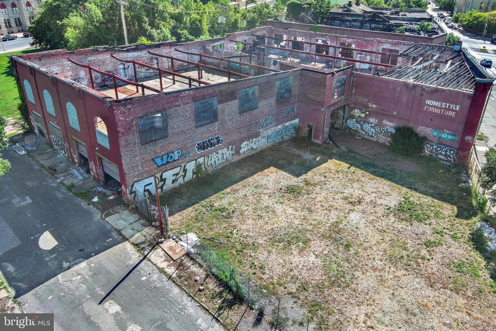 914 E MONUMENT STREET