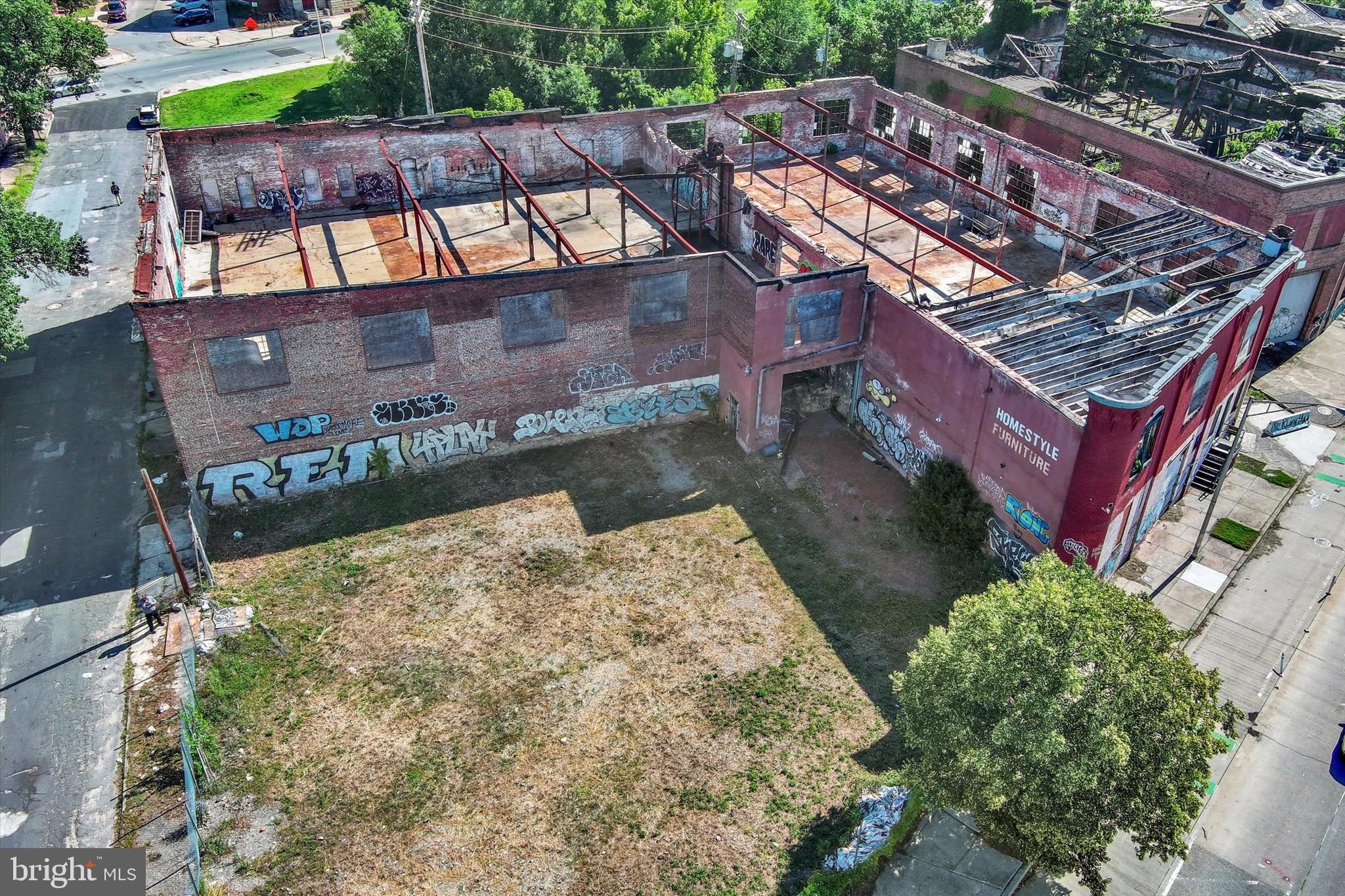 914 E MONUMENT STREET