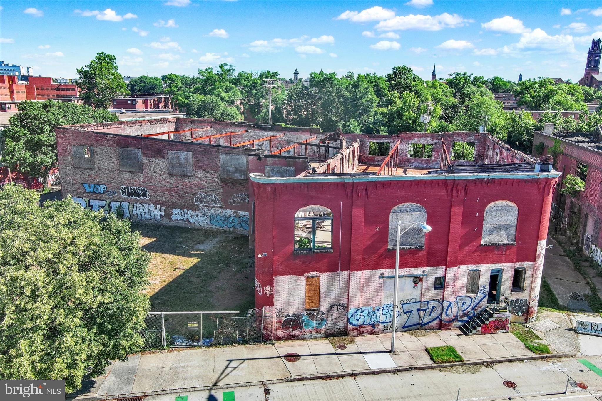 914 E MONUMENT STREET