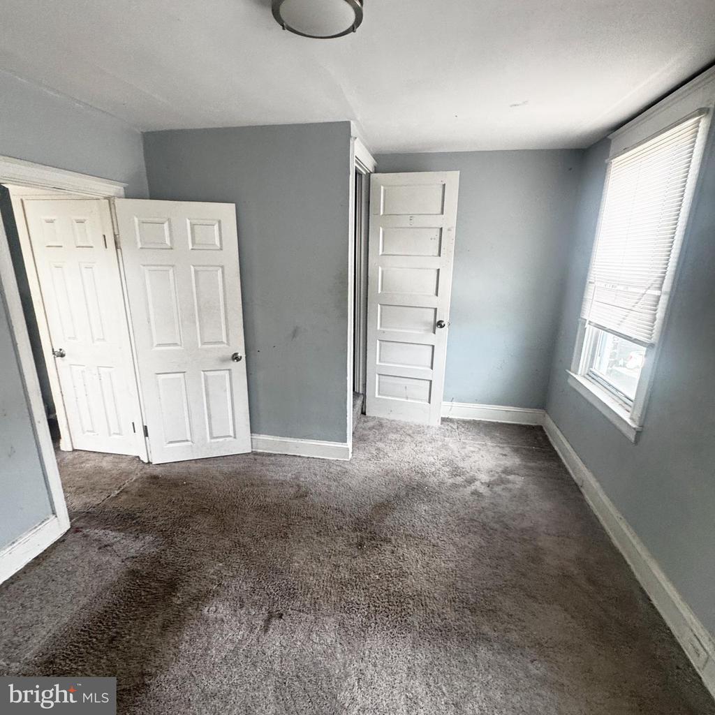 3327 RAVENWOOD AVENUE