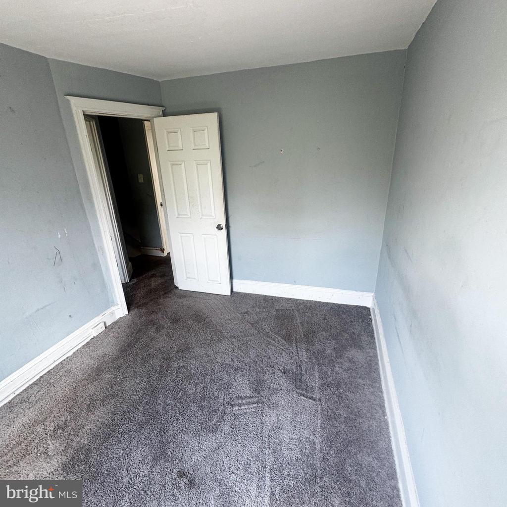 3327 RAVENWOOD AVENUE