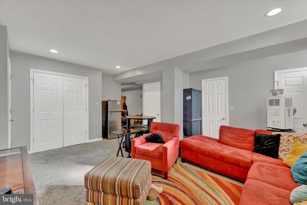 3926 GLENHUNT ROAD