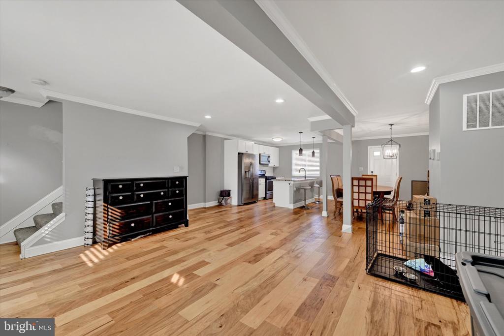 3926 GLENHUNT ROAD