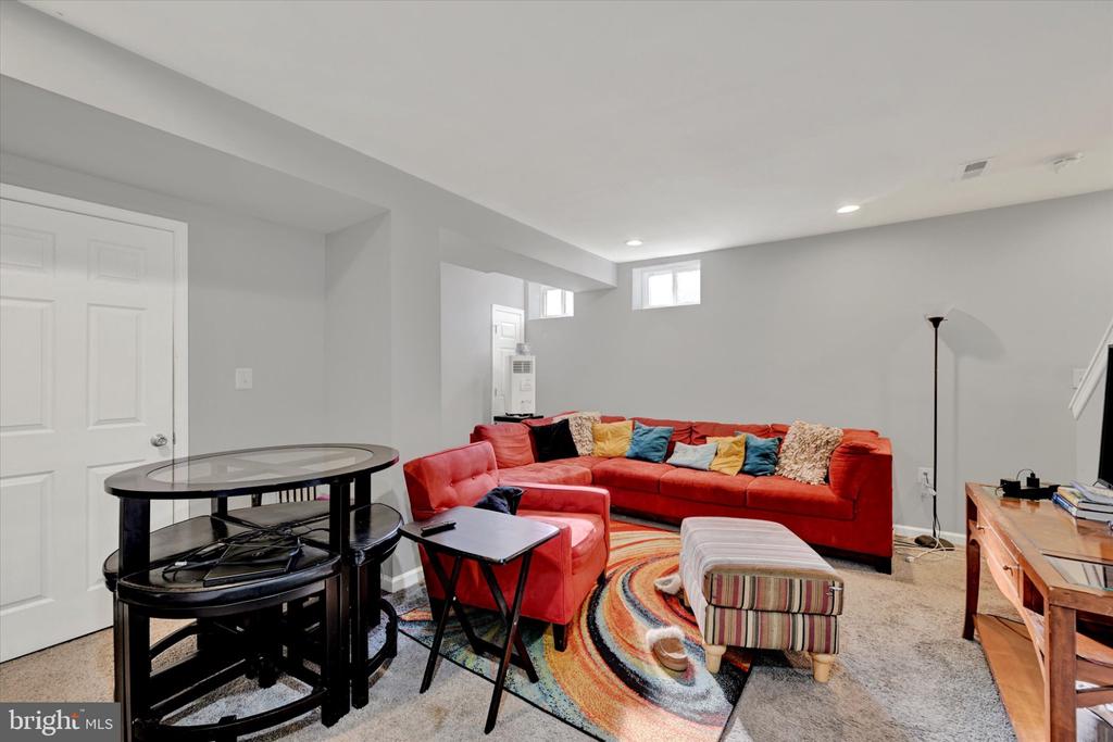 3926 GLENHUNT ROAD
