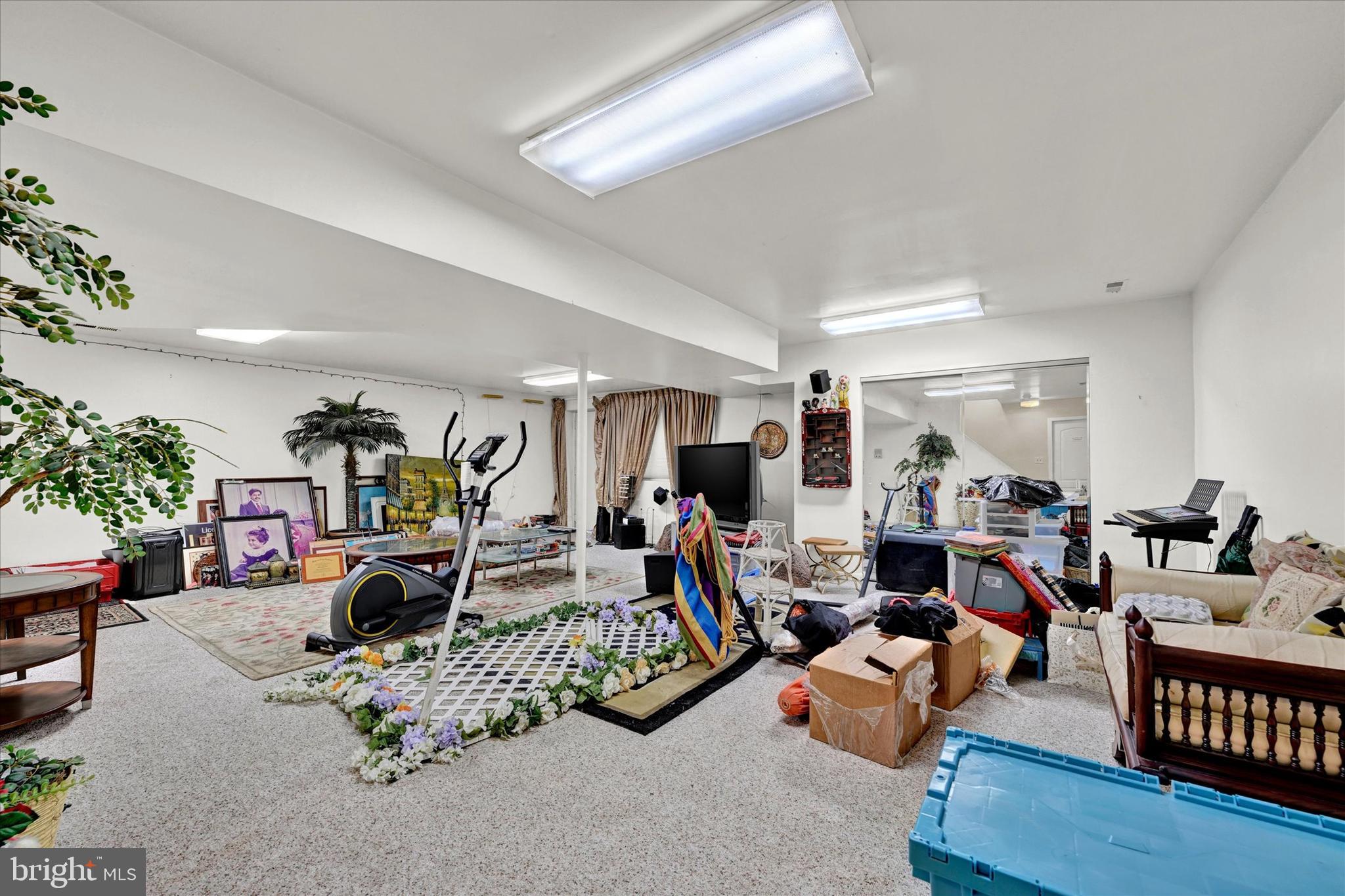 12137 Heneson Garth