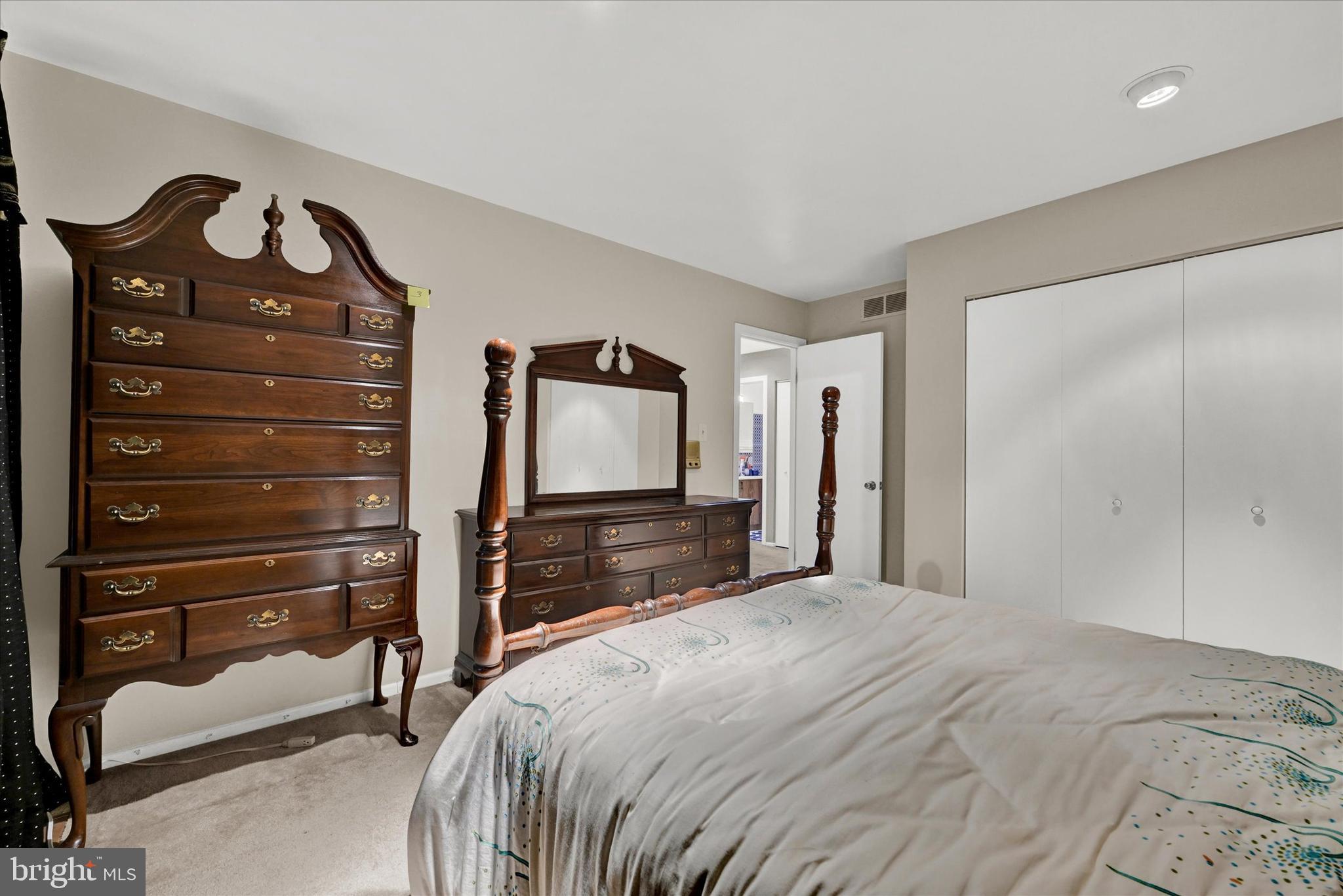 12137 Heneson Garth