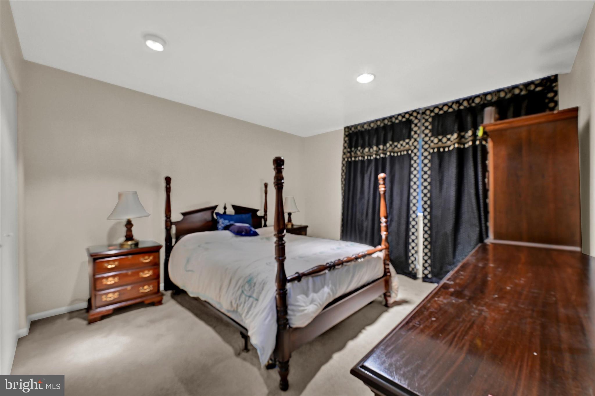12137 Heneson Garth