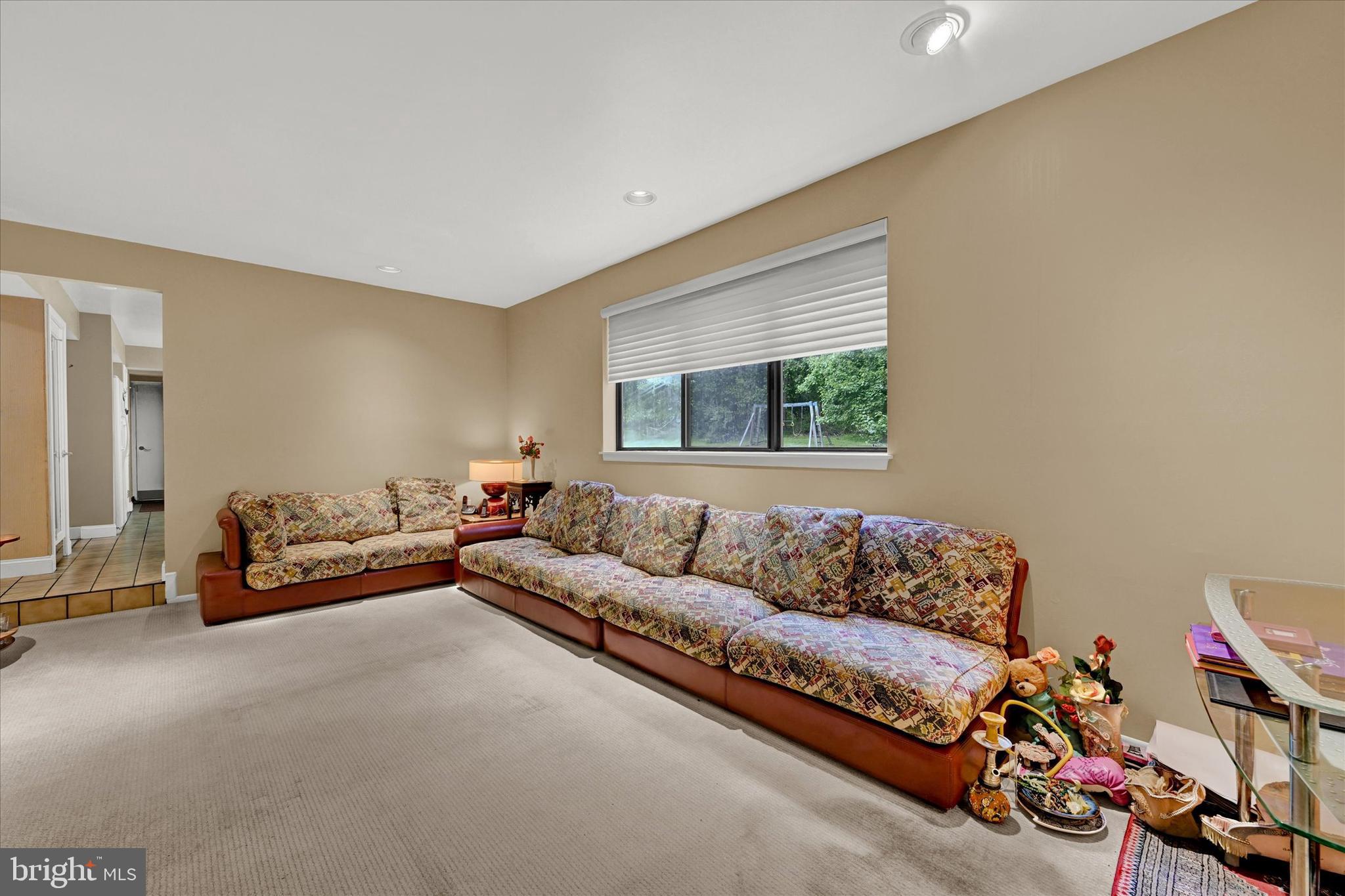 12137 Heneson Garth