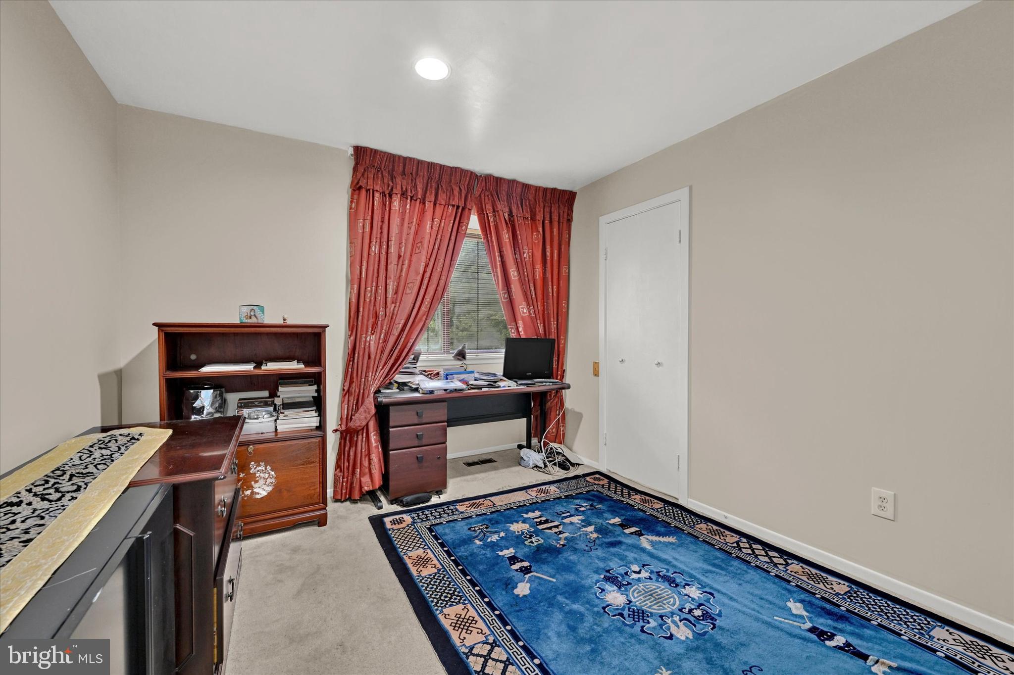 12137 Heneson Garth