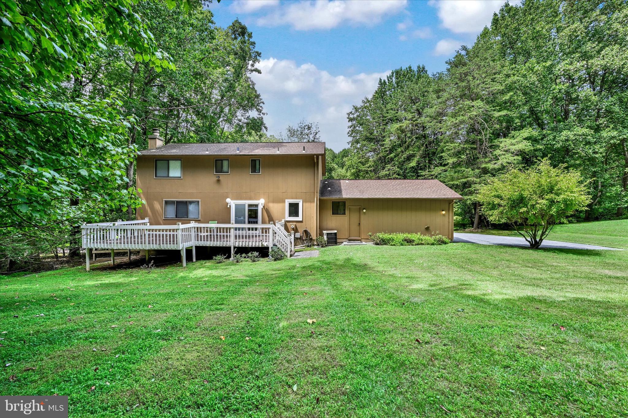 12137 Heneson Garth