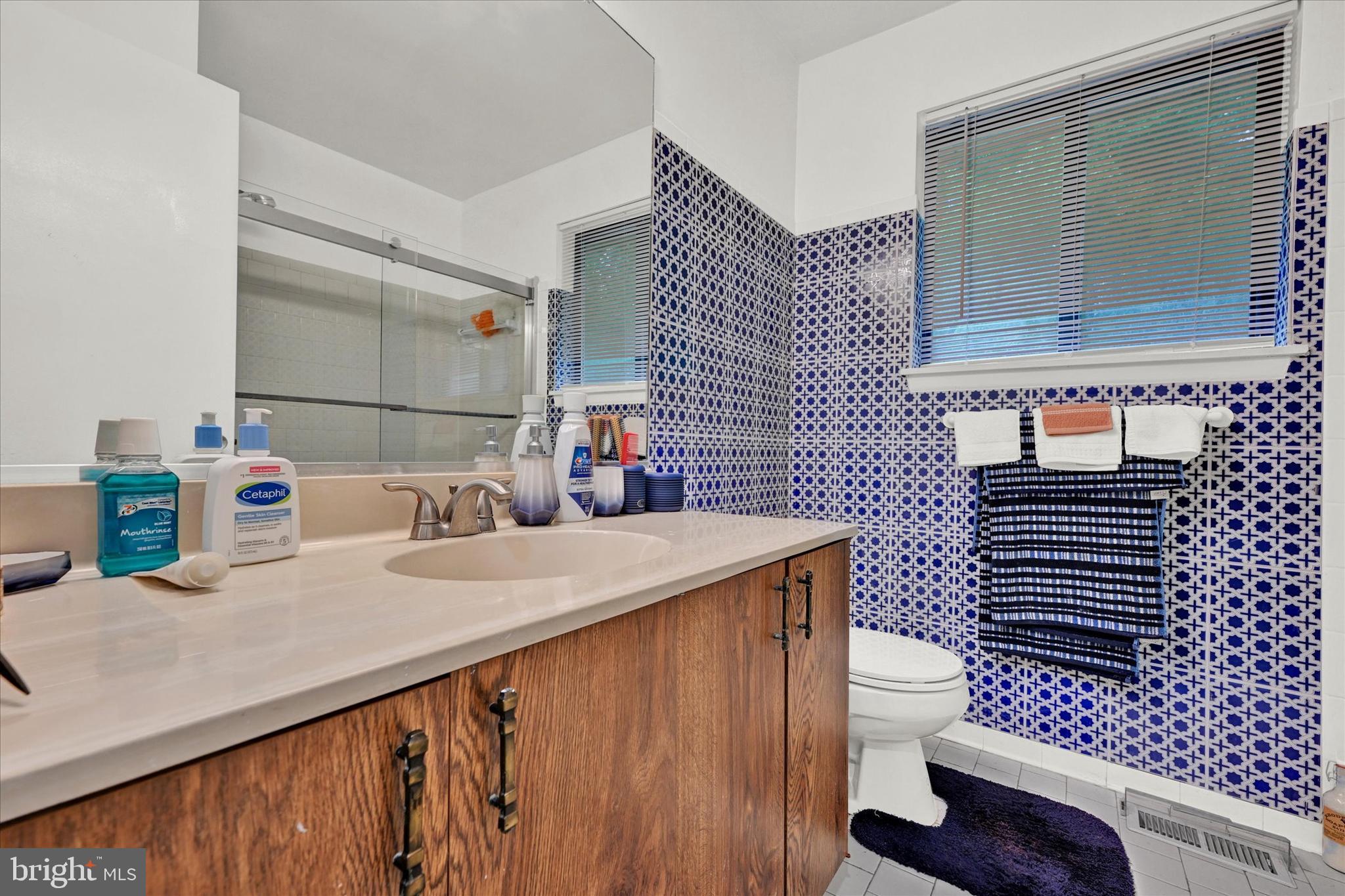 12137 Heneson Garth