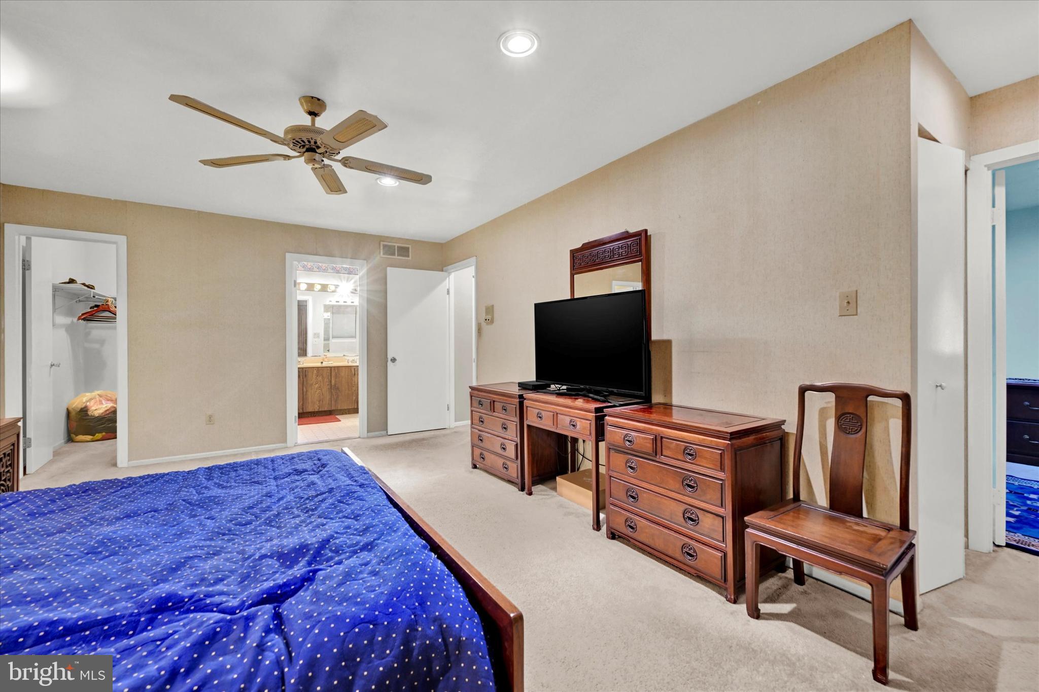 12137 Heneson Garth