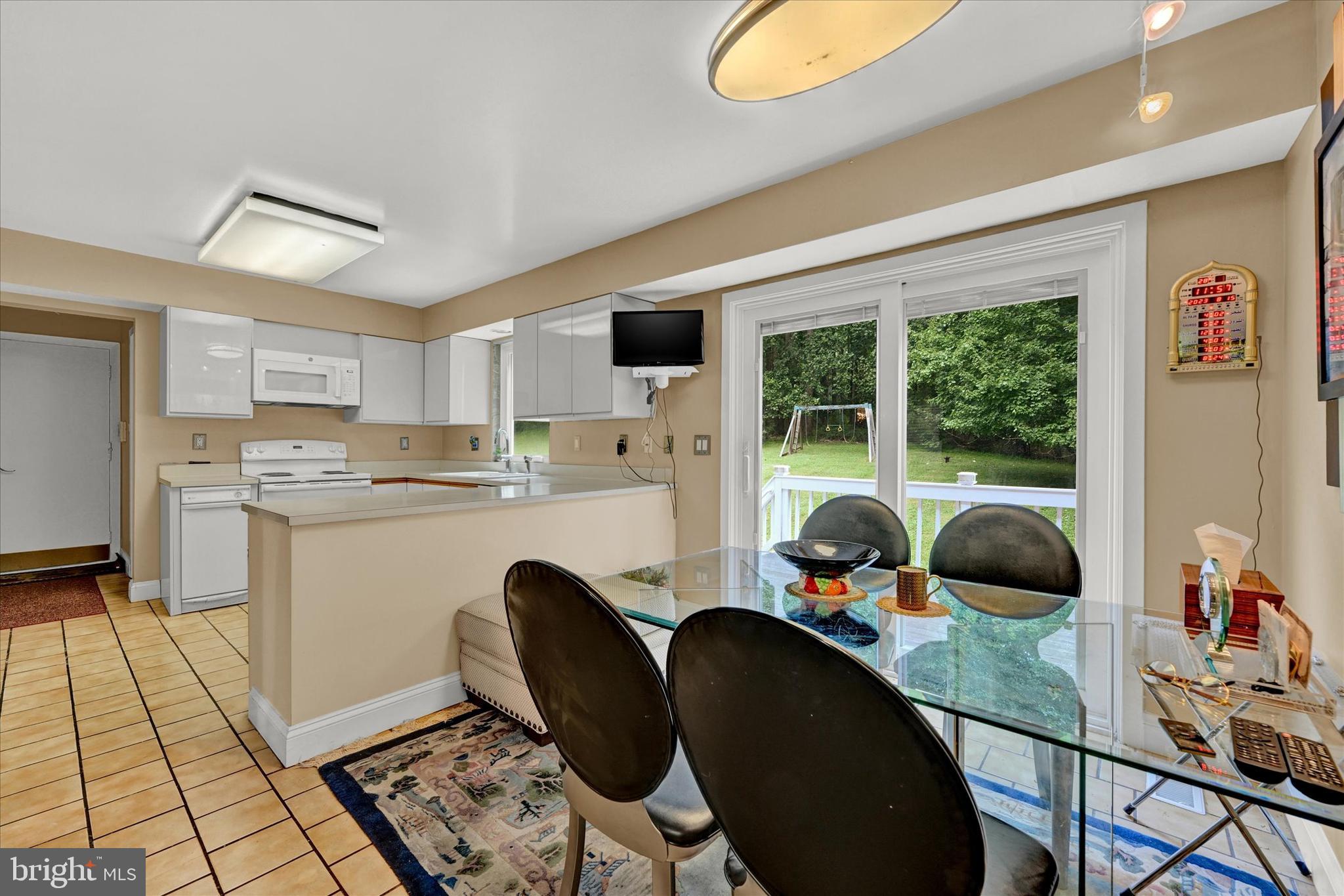 12137 Heneson Garth