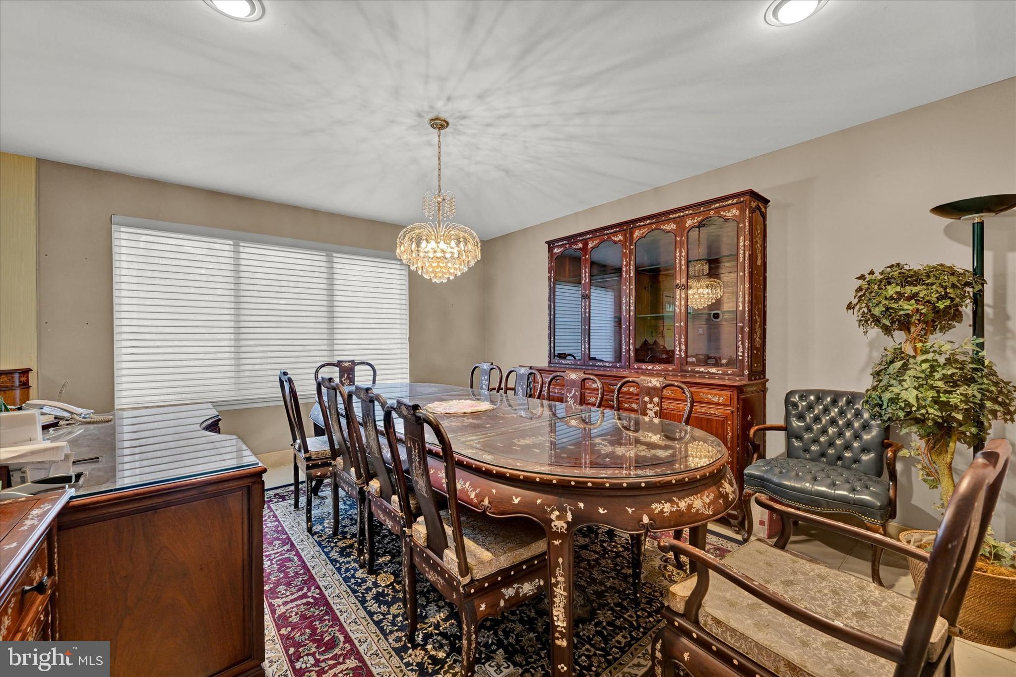 12137 Heneson Garth