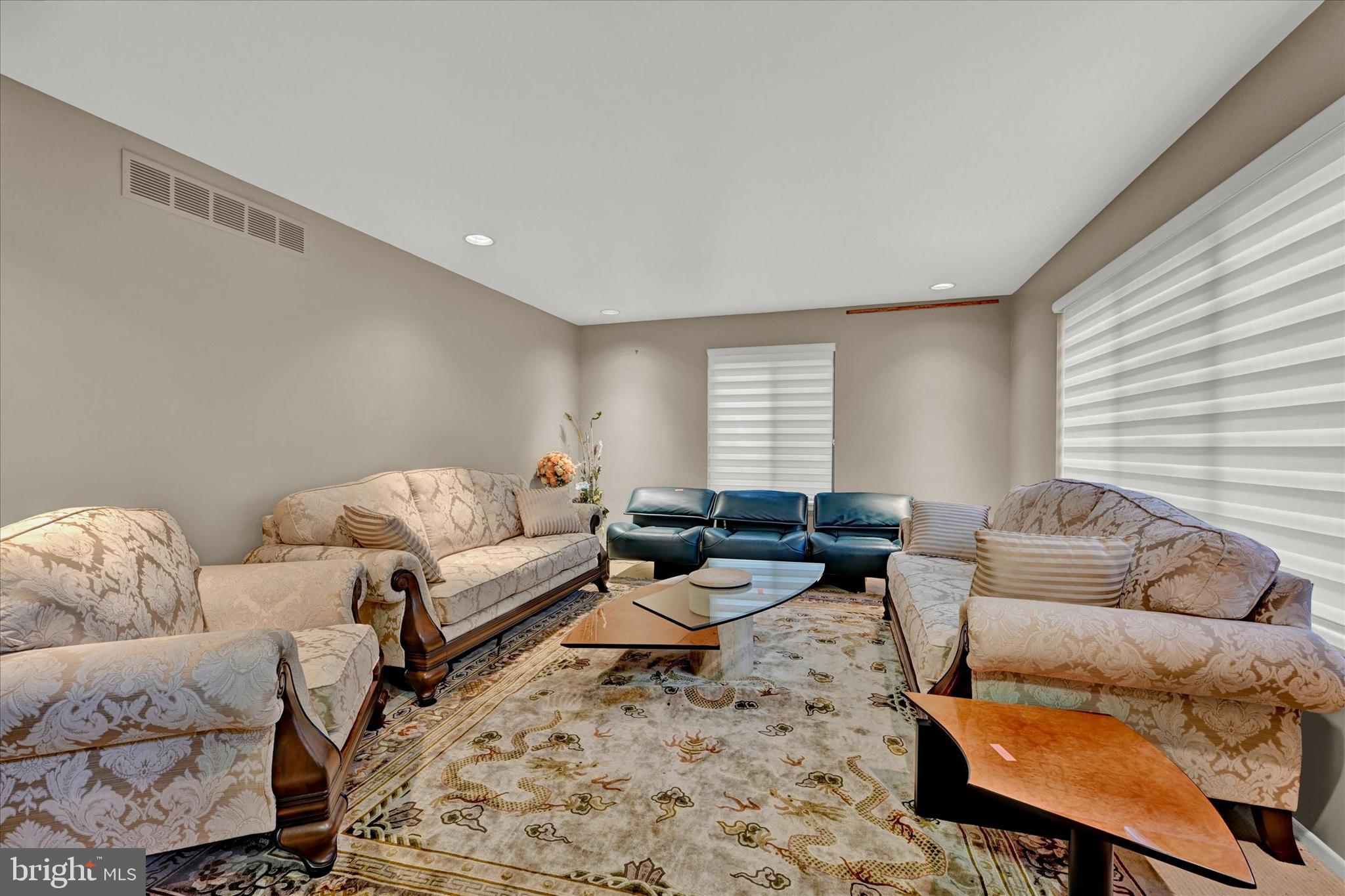 12137 Heneson Garth