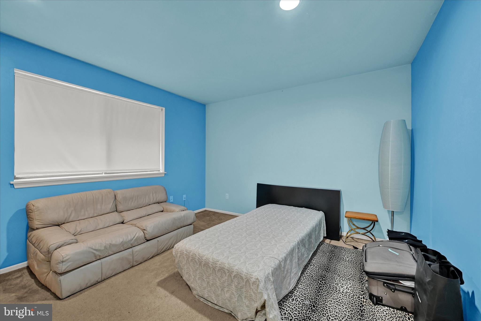 12137 Heneson Garth