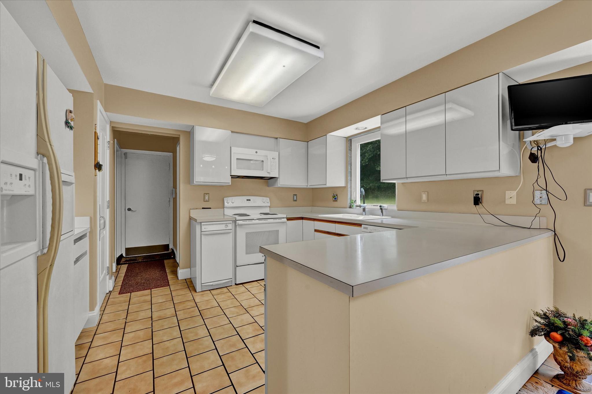 12137 Heneson Garth