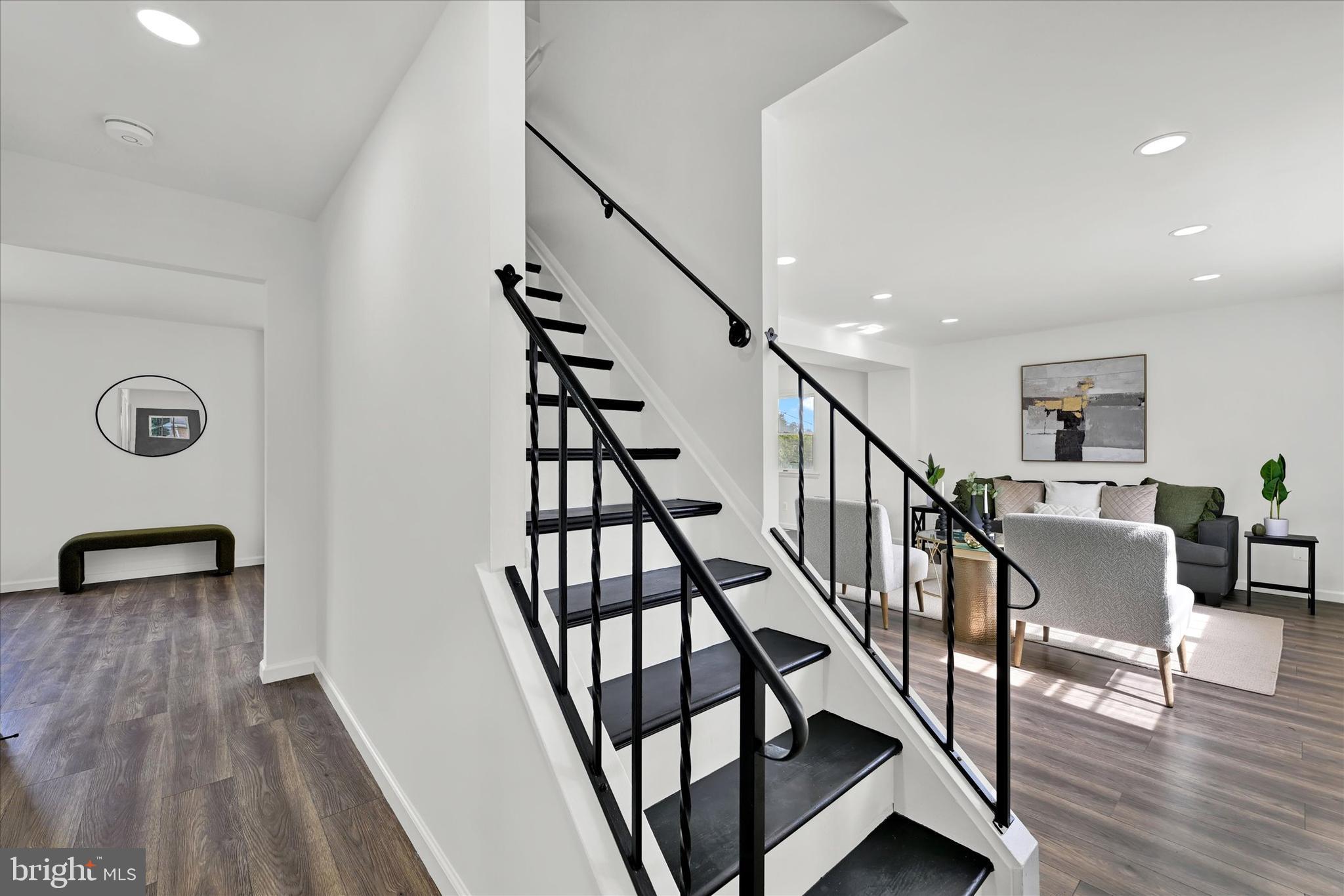 145 W Chestnut Hill Ln