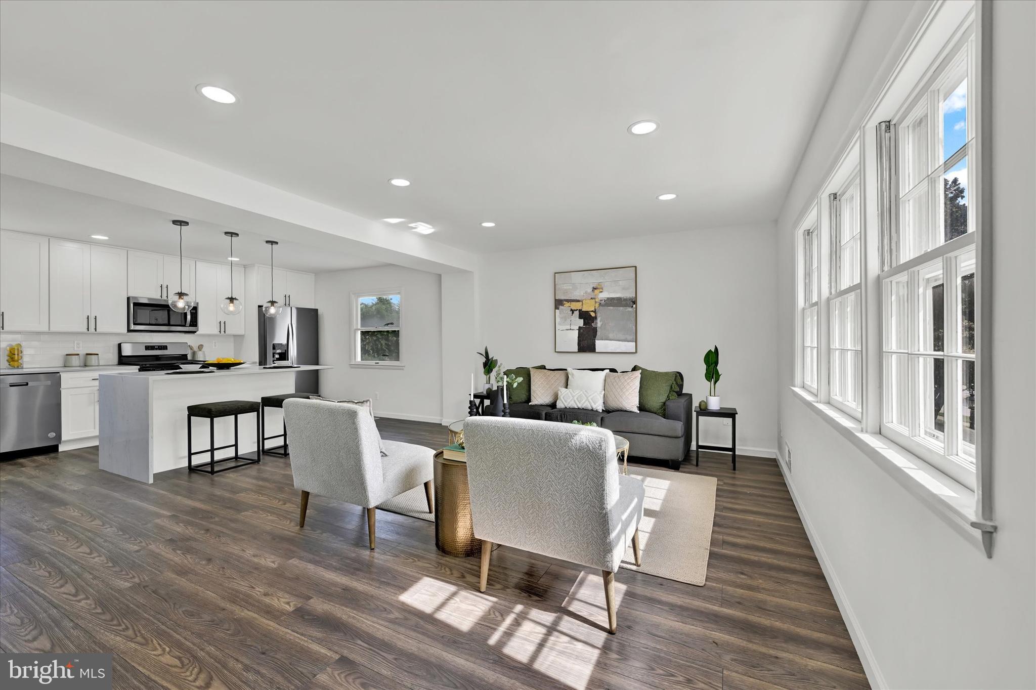 145 W Chestnut Hill Ln