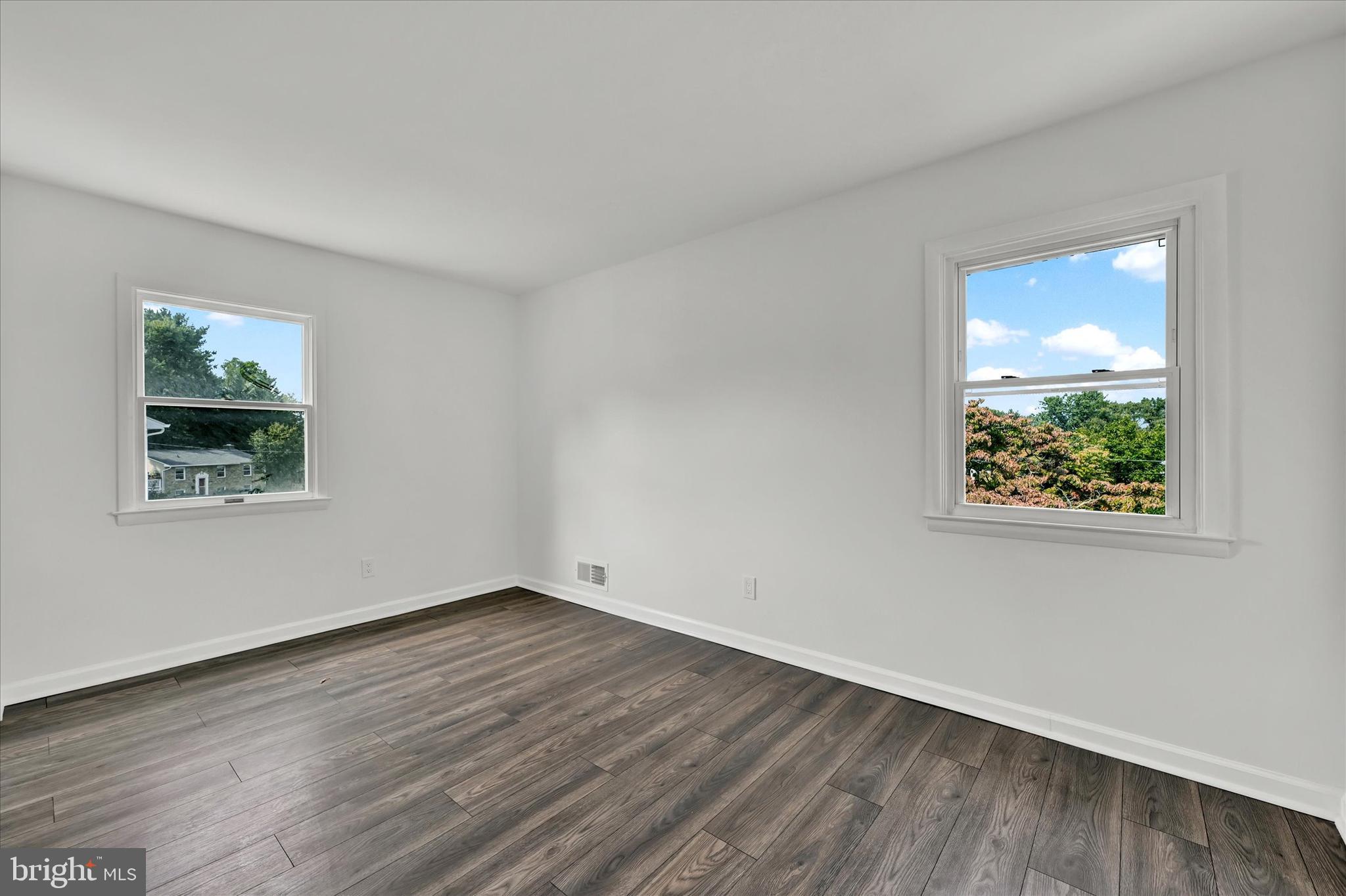 145 W Chestnut Hill Ln