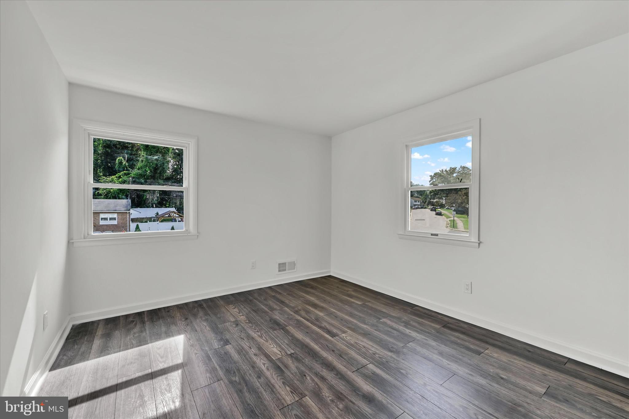 145 W Chestnut Hill Ln