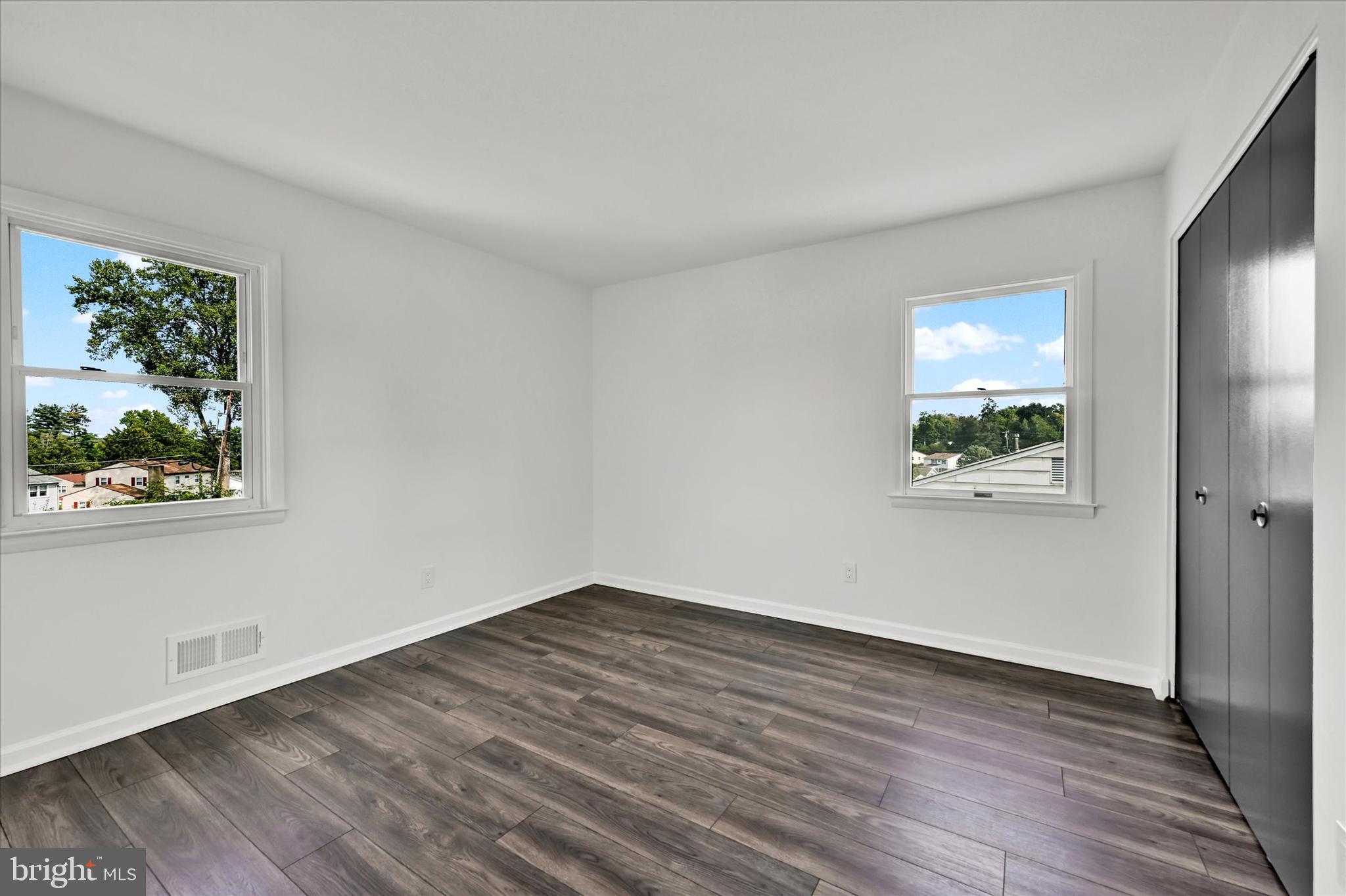 145 W Chestnut Hill Ln