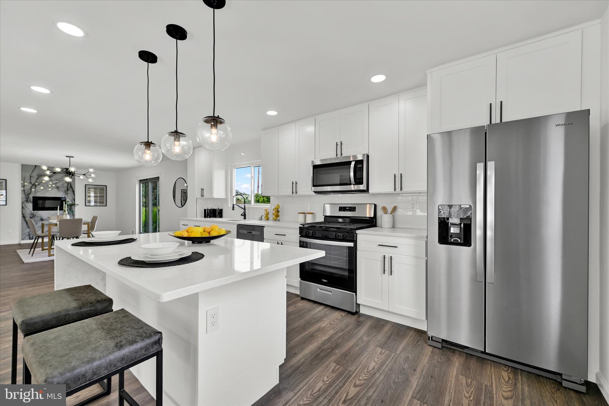 145 W Chestnut Hill Ln