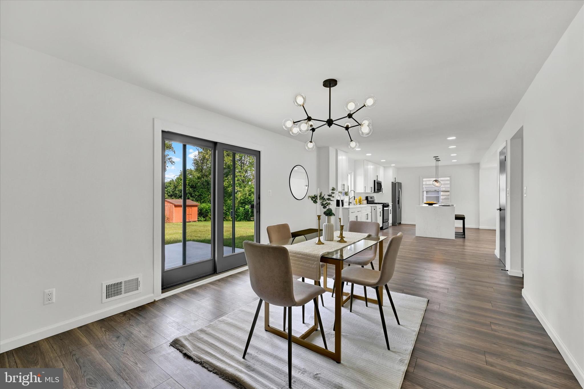 145 W Chestnut Hill Ln