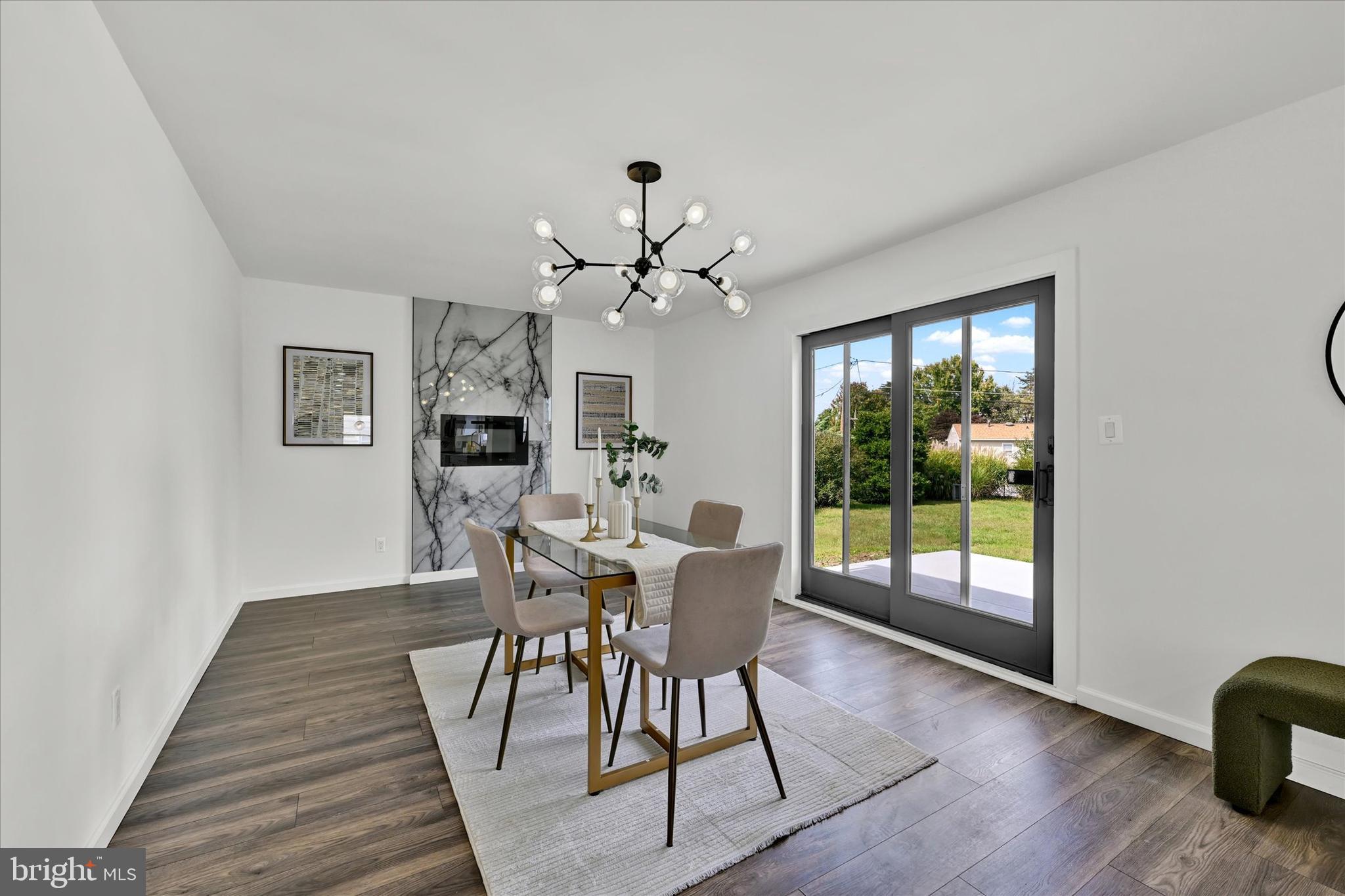 145 W Chestnut Hill Ln