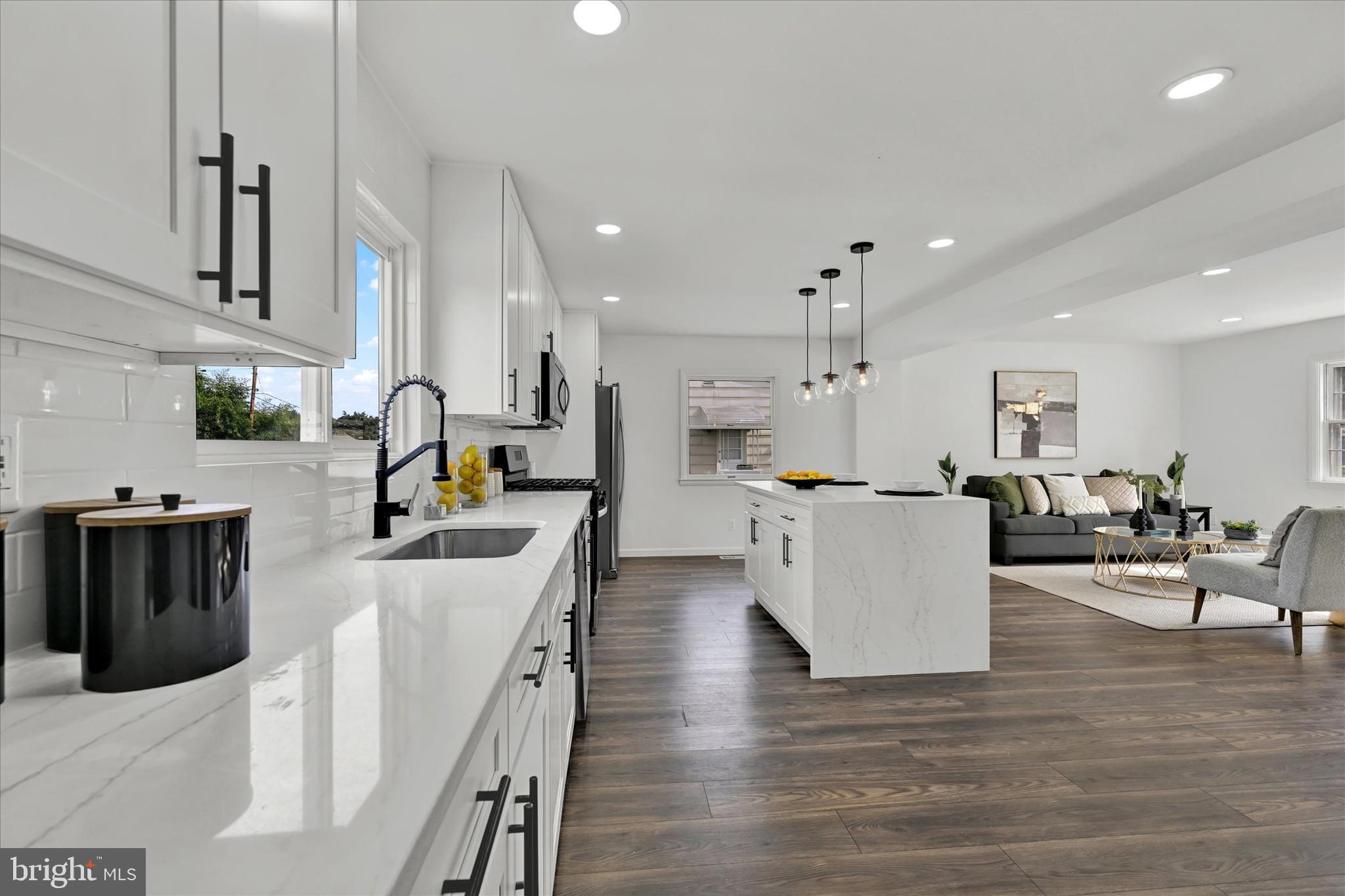 145 W Chestnut Hill Ln