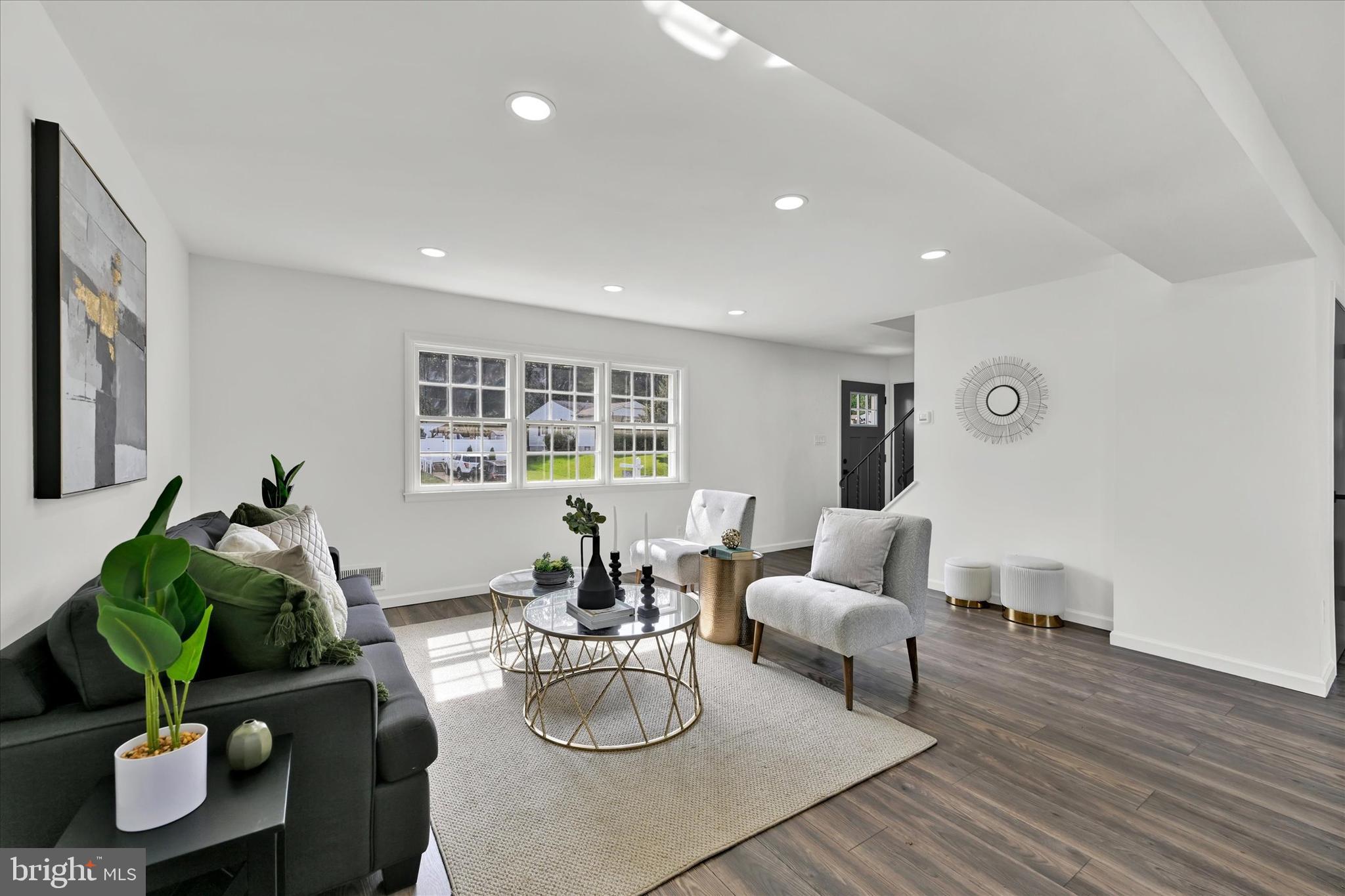 145 W Chestnut Hill Ln