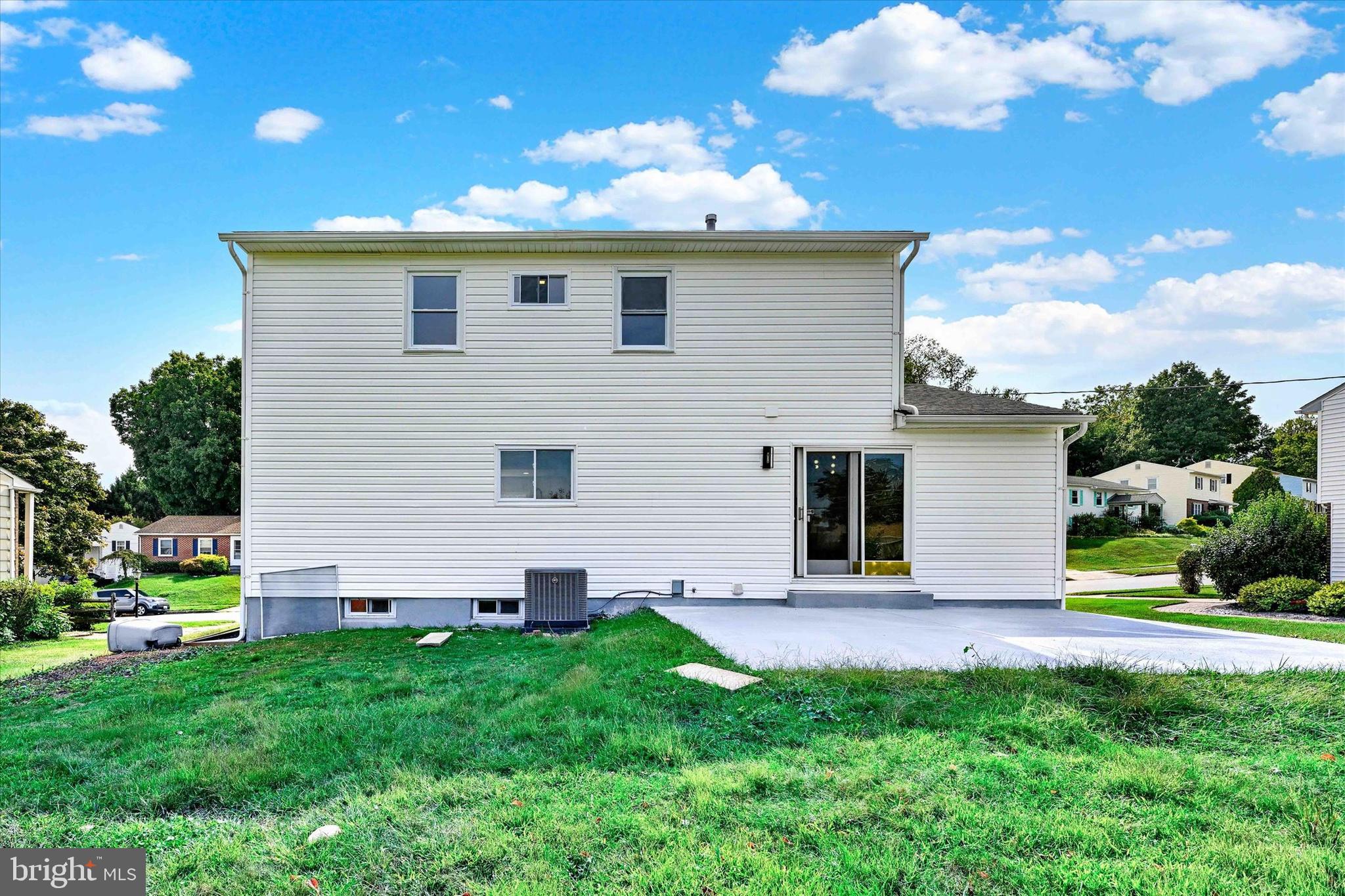 145 W Chestnut Hill Ln