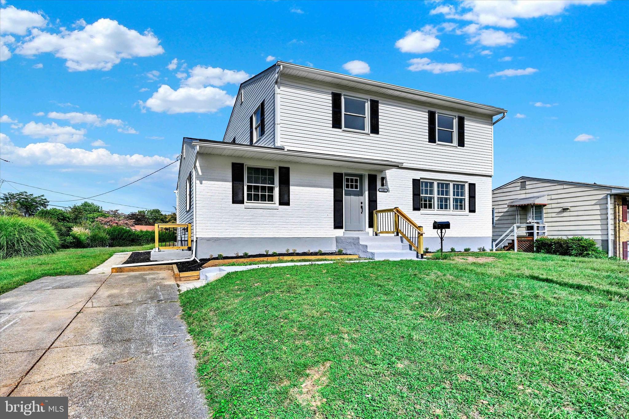 145 W Chestnut Hill Ln