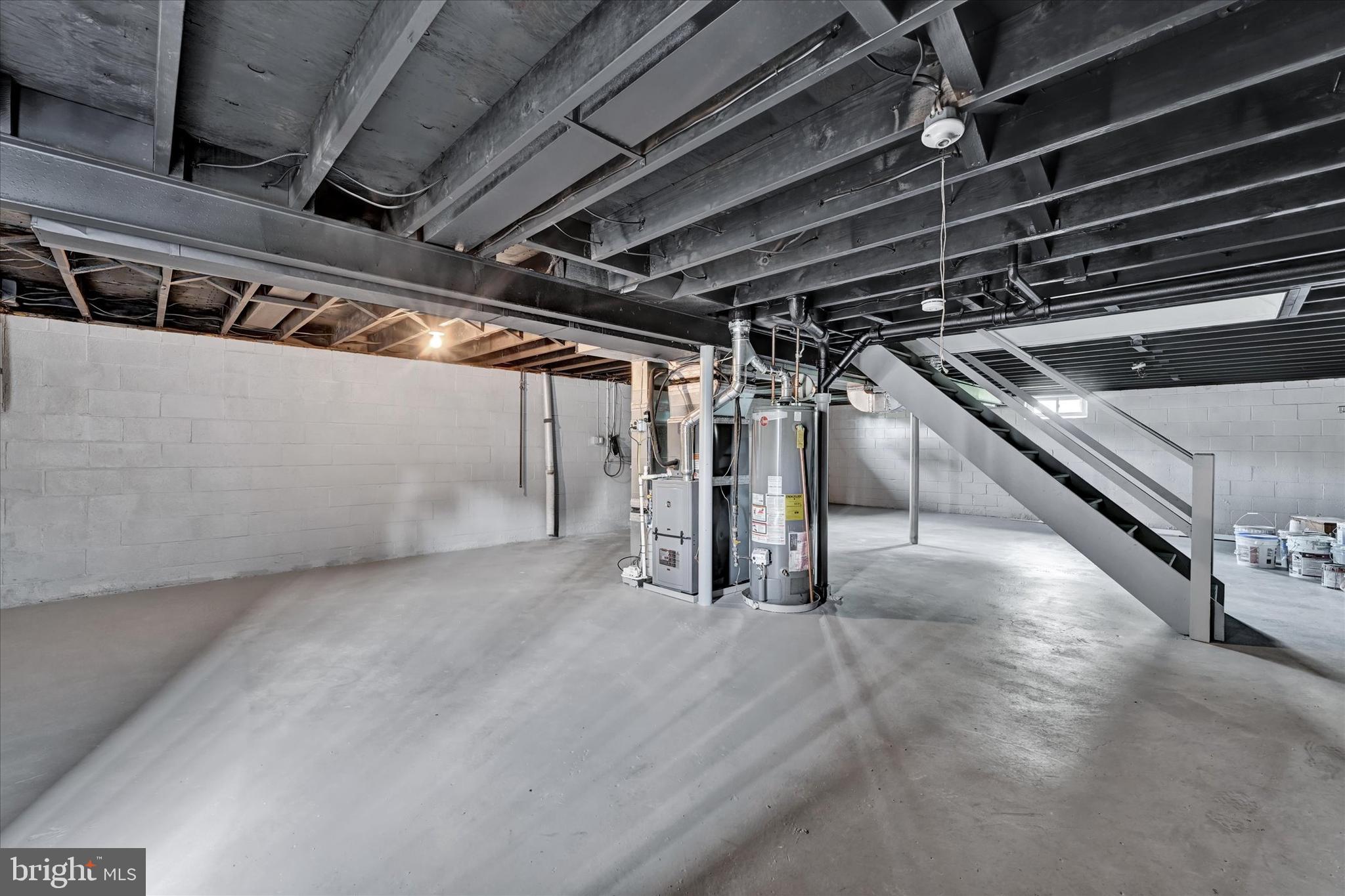 145 W Chestnut Hill Ln