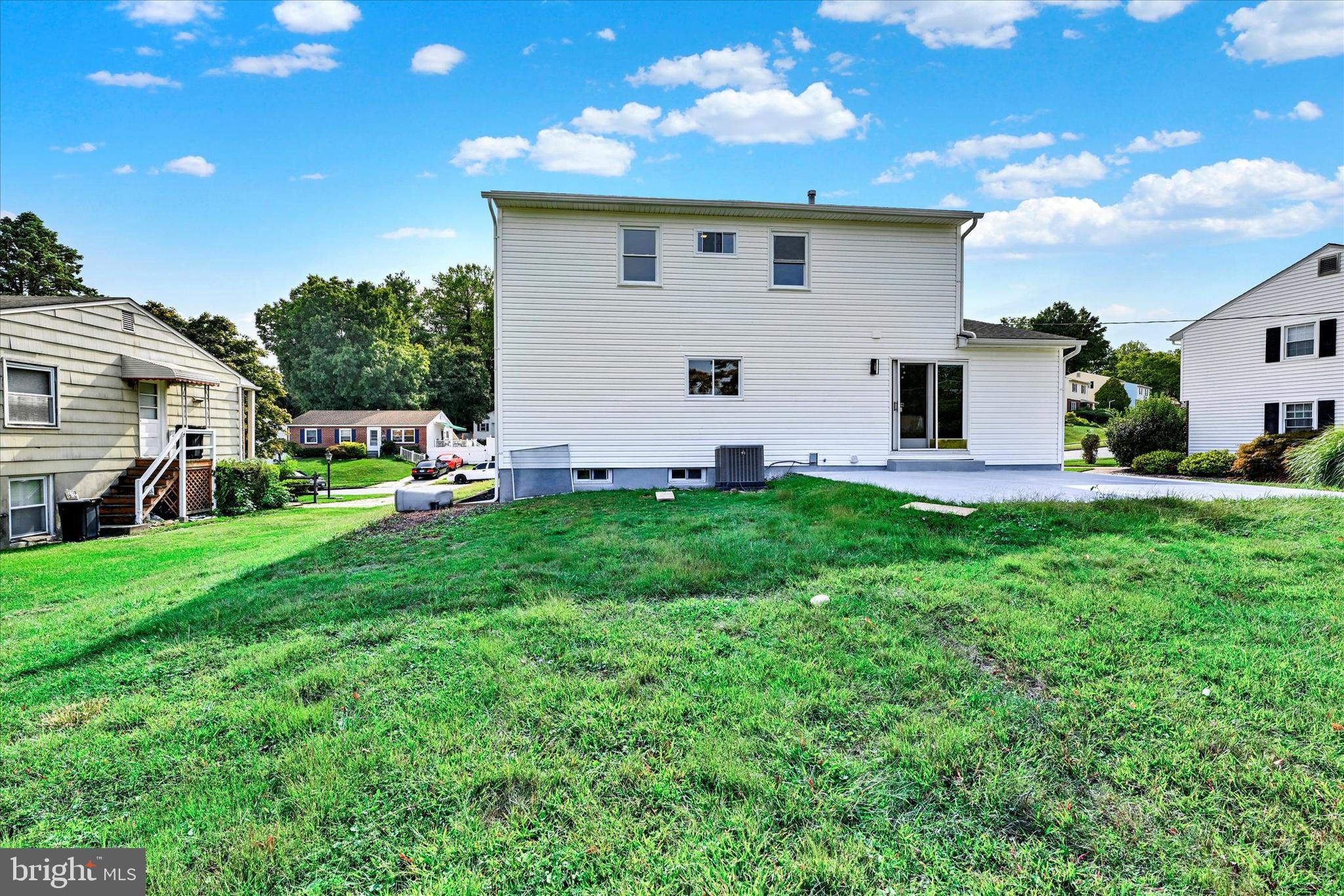 145 W Chestnut Hill Ln