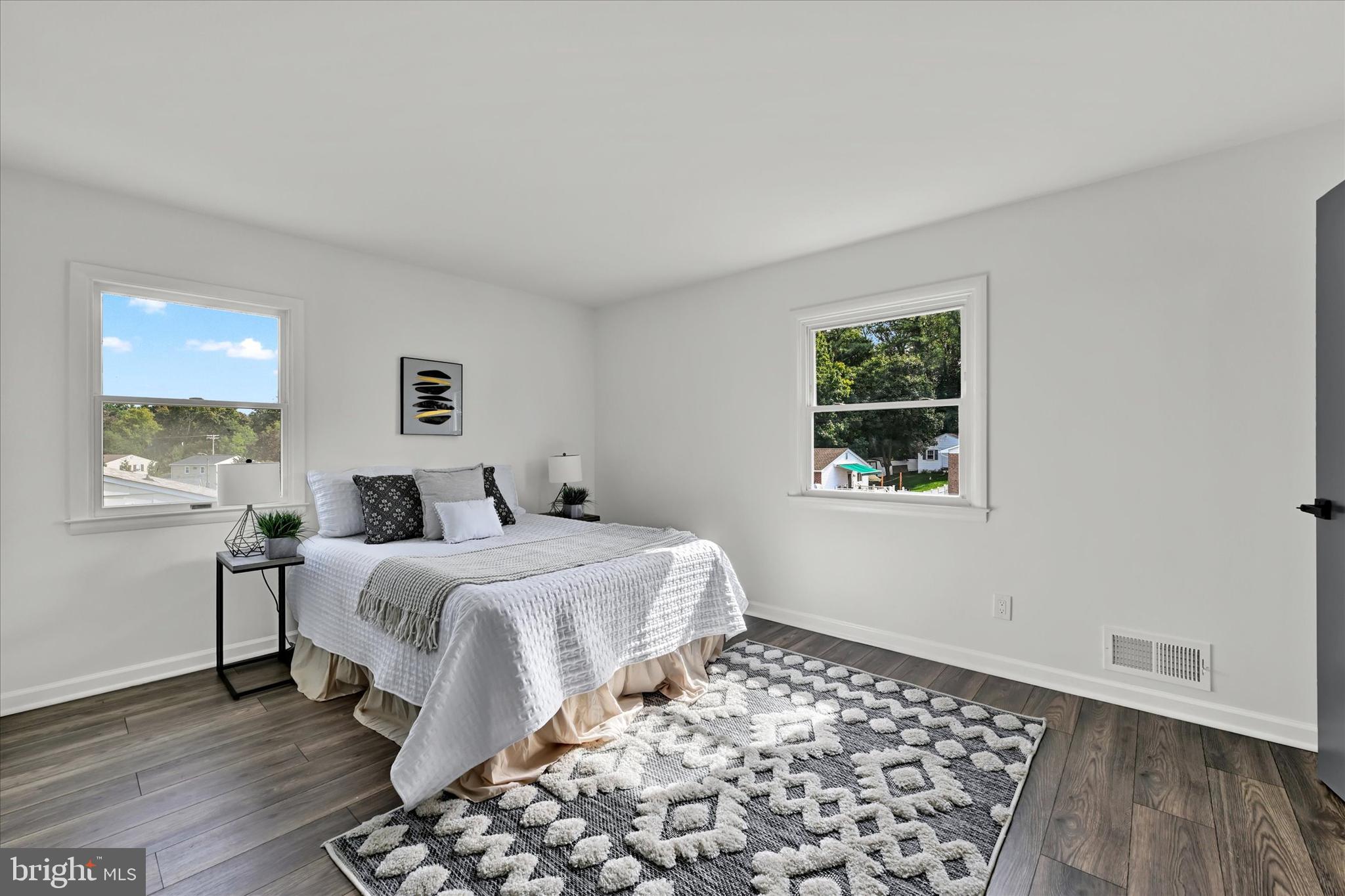 145 W Chestnut Hill Ln