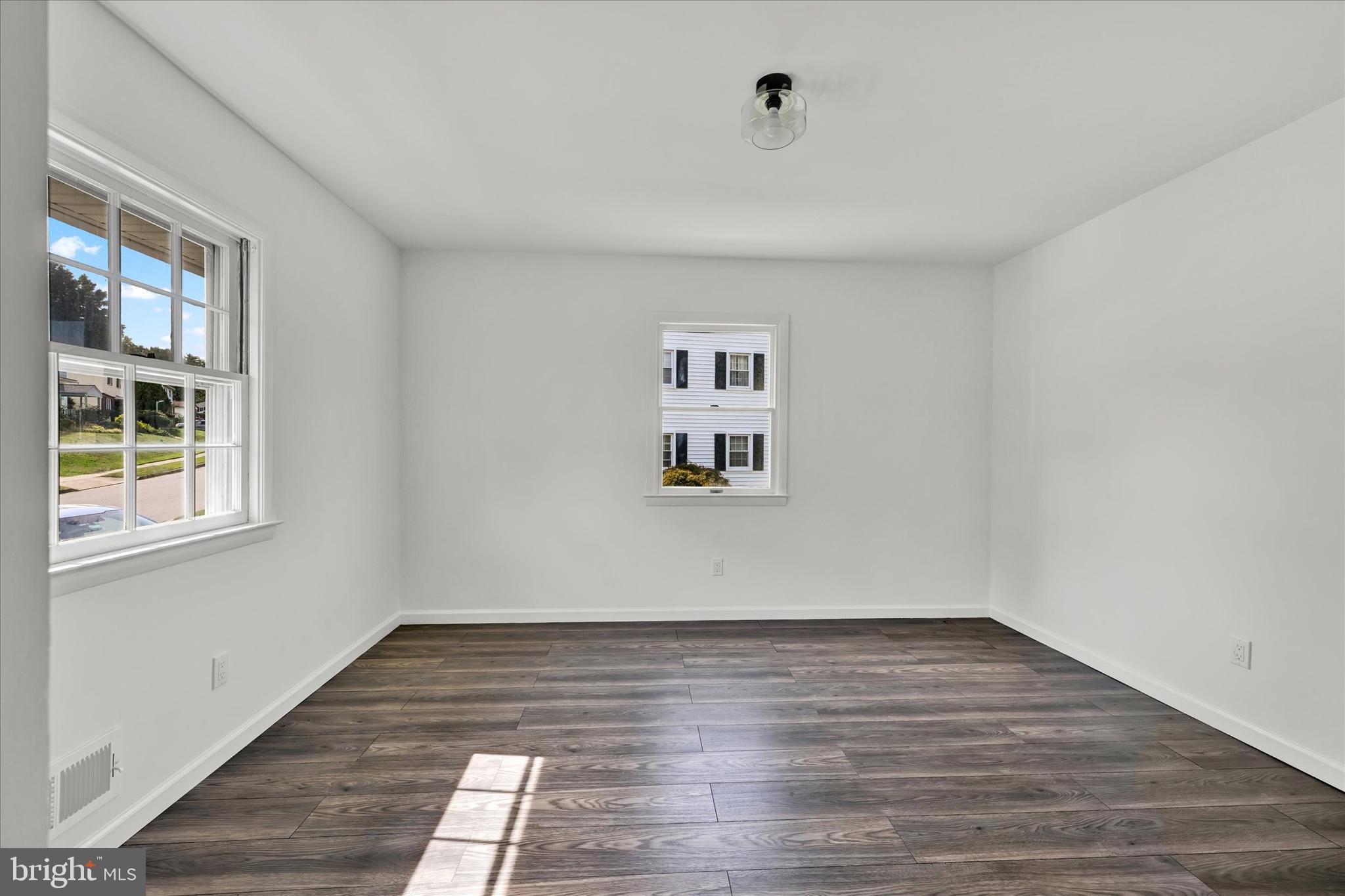 145 W Chestnut Hill Ln