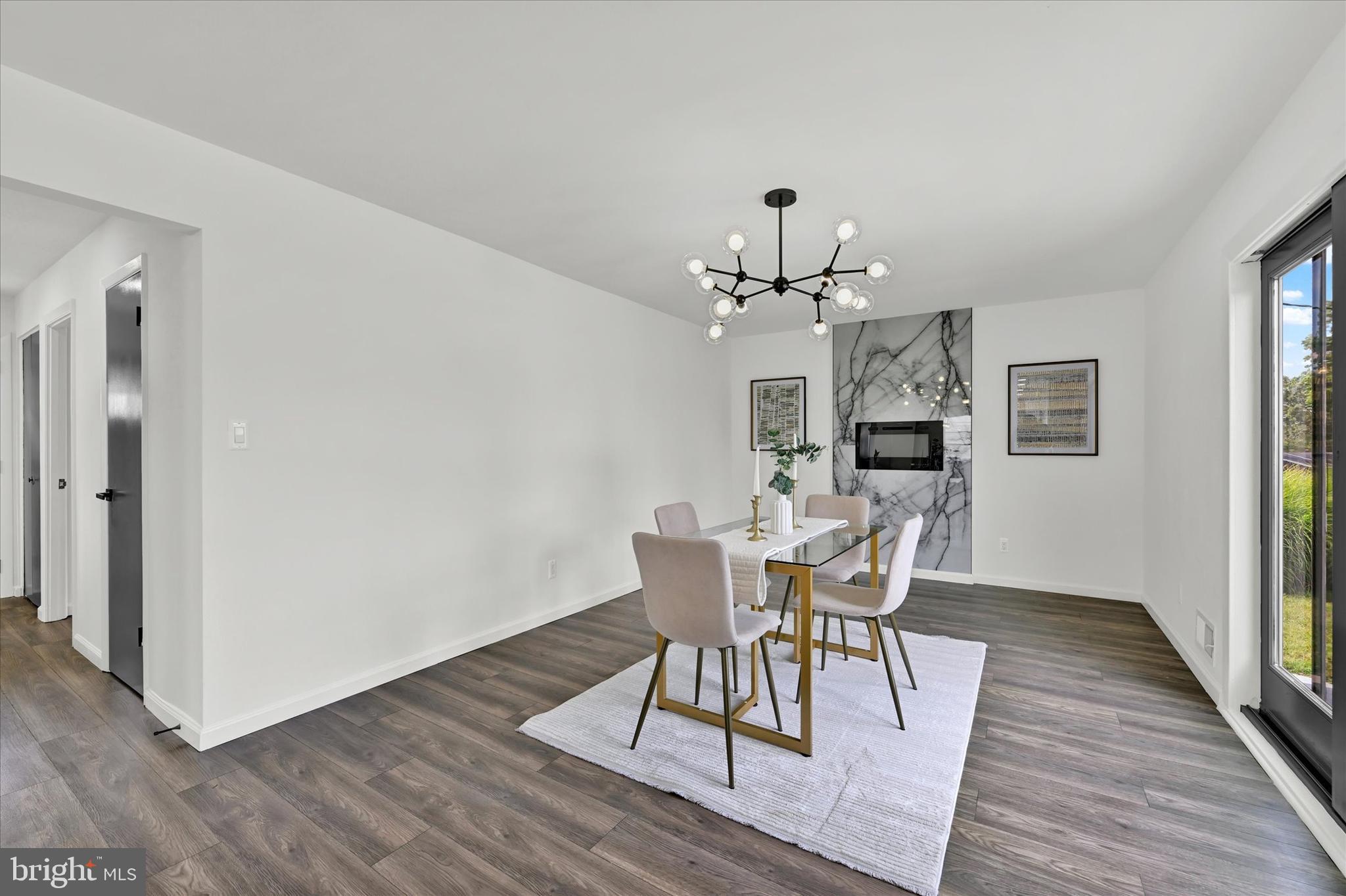 145 W Chestnut Hill Ln