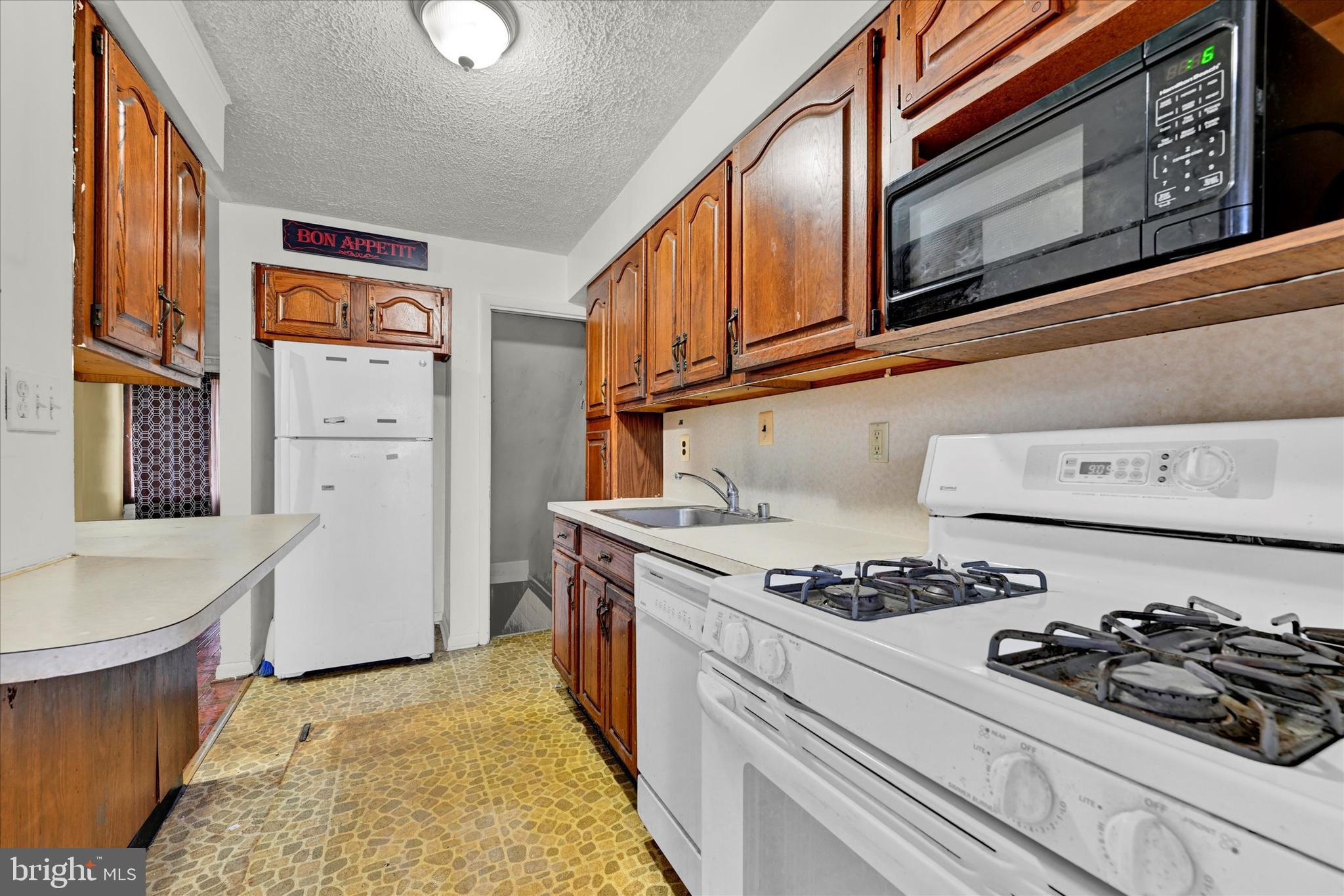938 Elton Ave