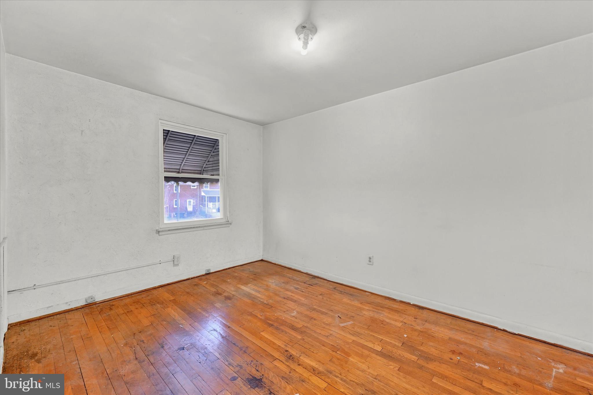 938 Elton Ave