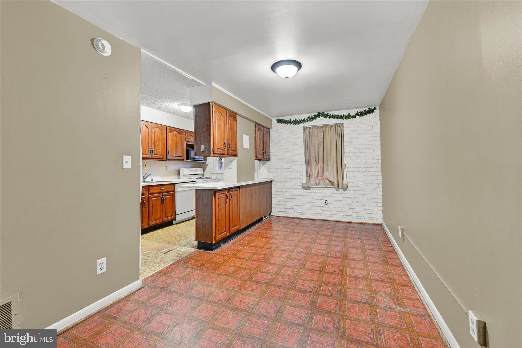 938 Elton Ave